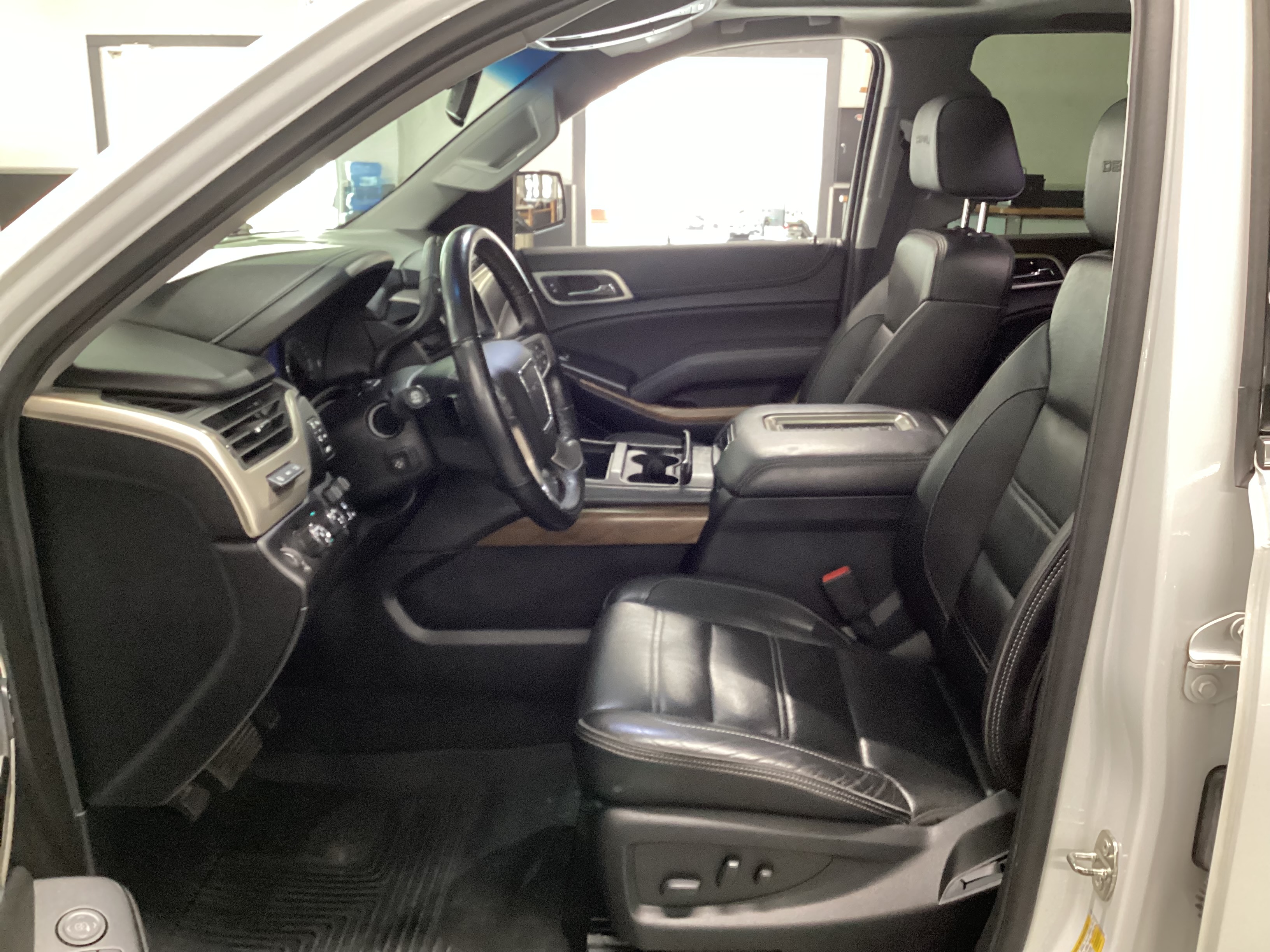 2020 GMC Yukon Denali 4WD - Image 5