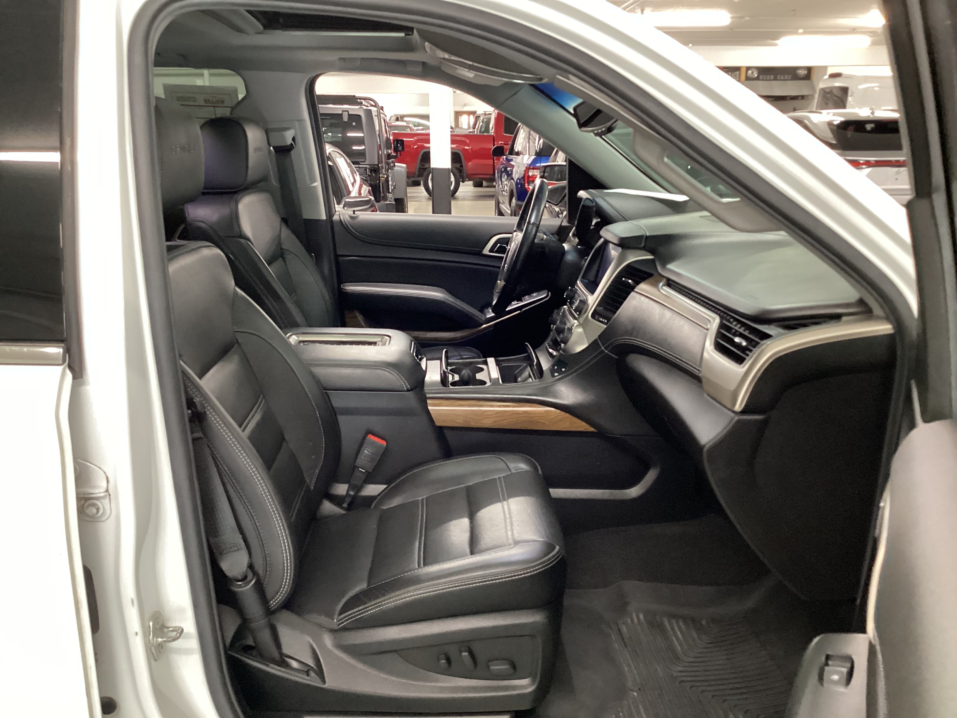 2020 GMC Yukon Denali 4WD - Image 9