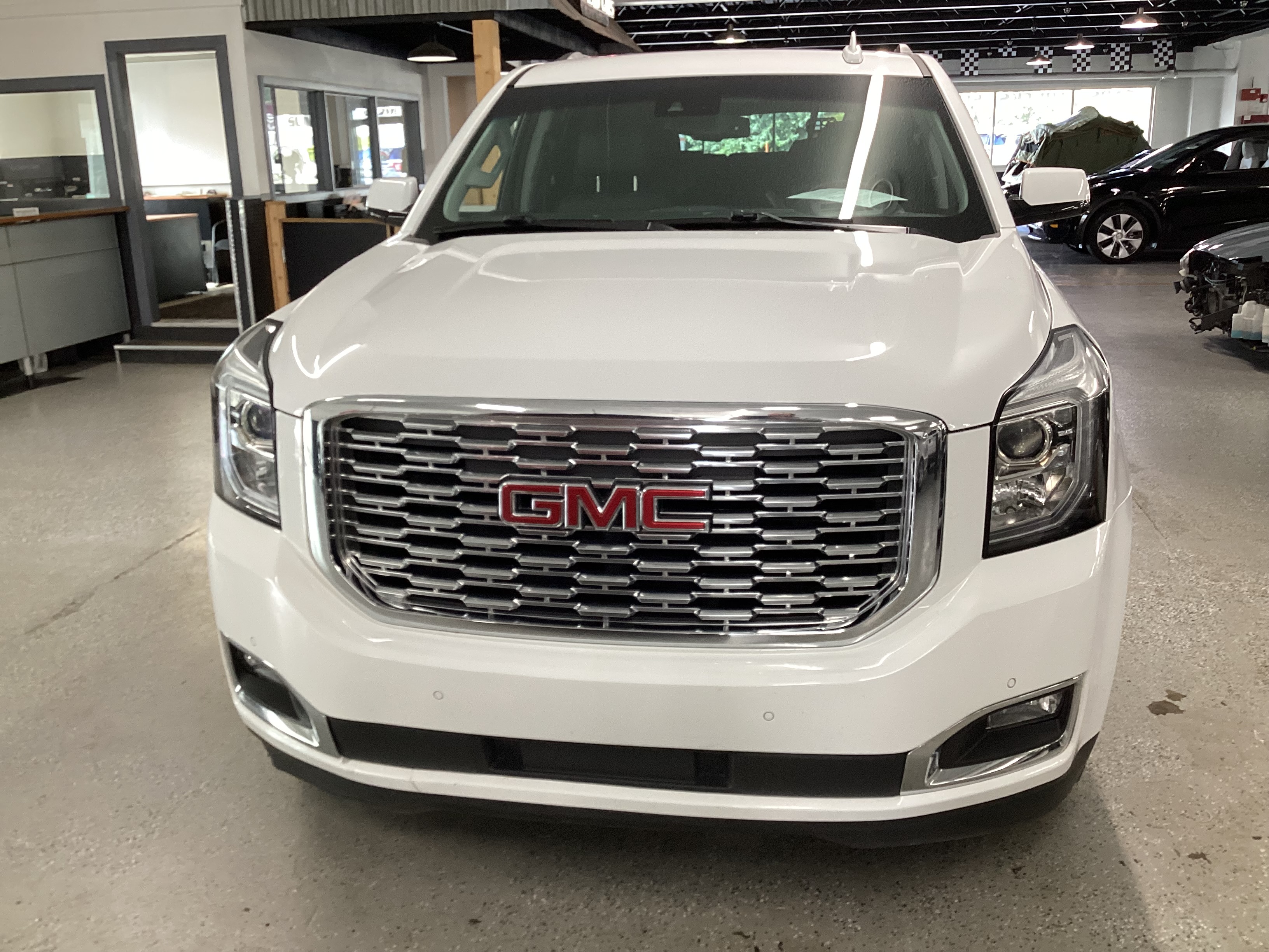 2020 GMC Yukon Denali 4WD - Image 11