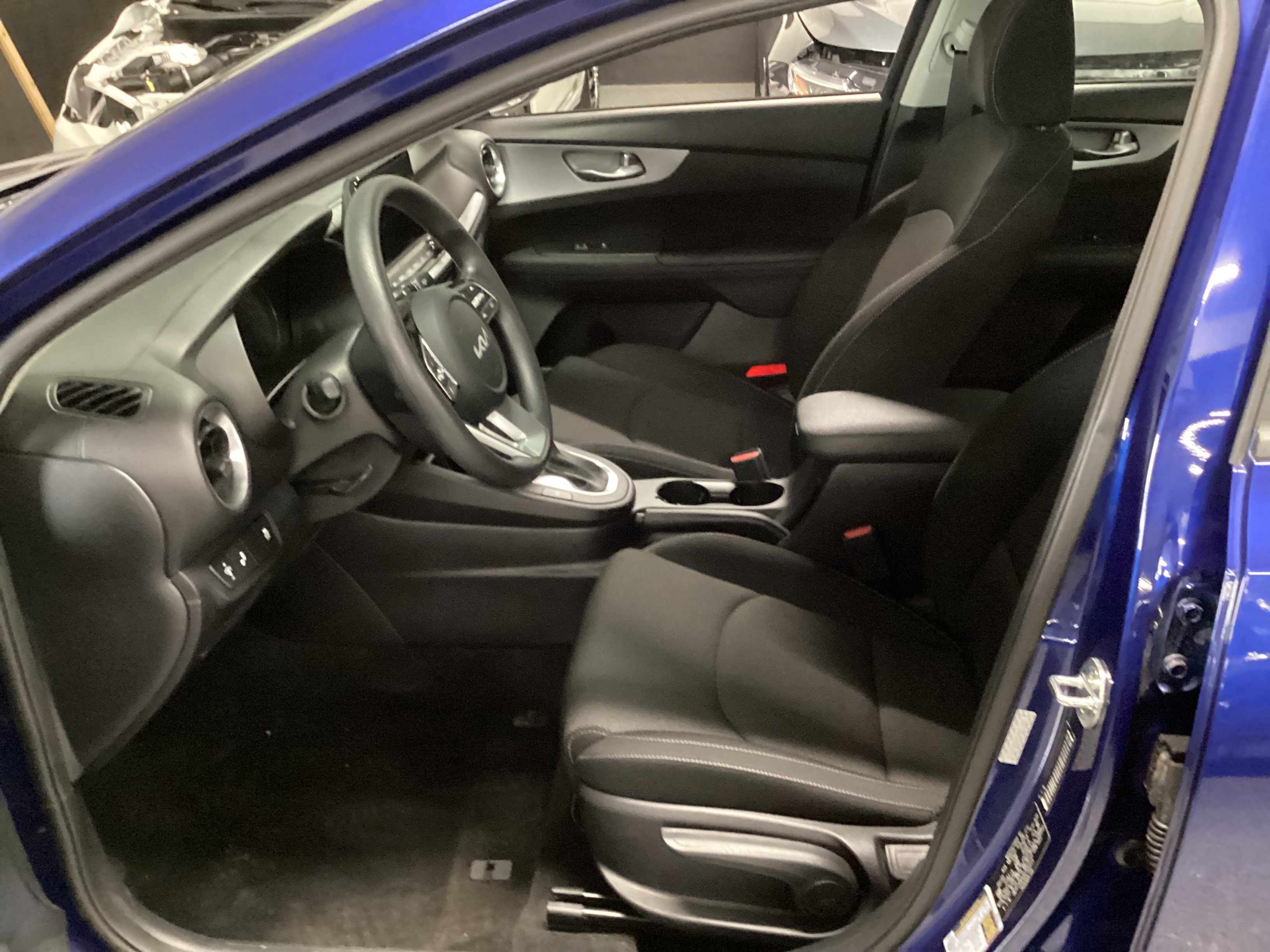 2022 KIA Forte LXS - Image 5