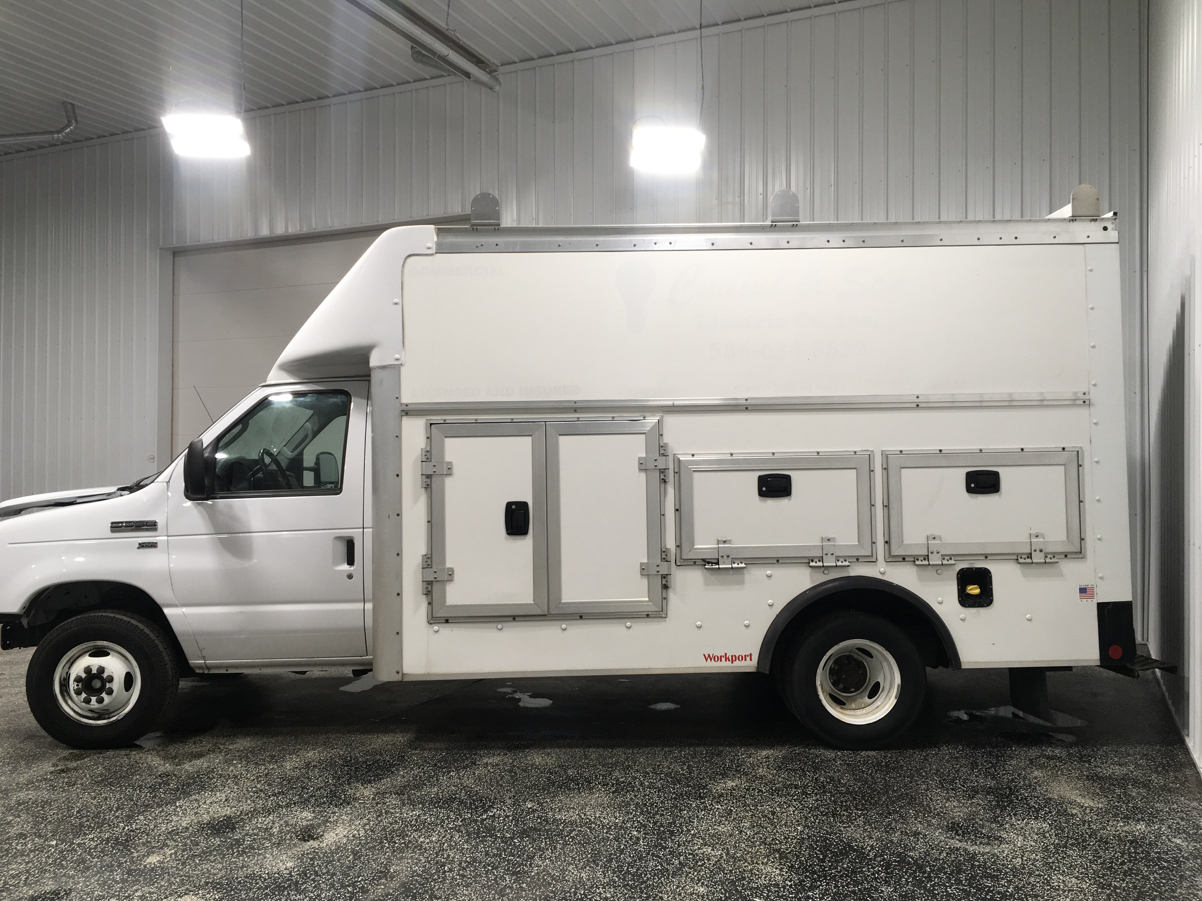 2019 FORD E-350 Work Van - Image 2