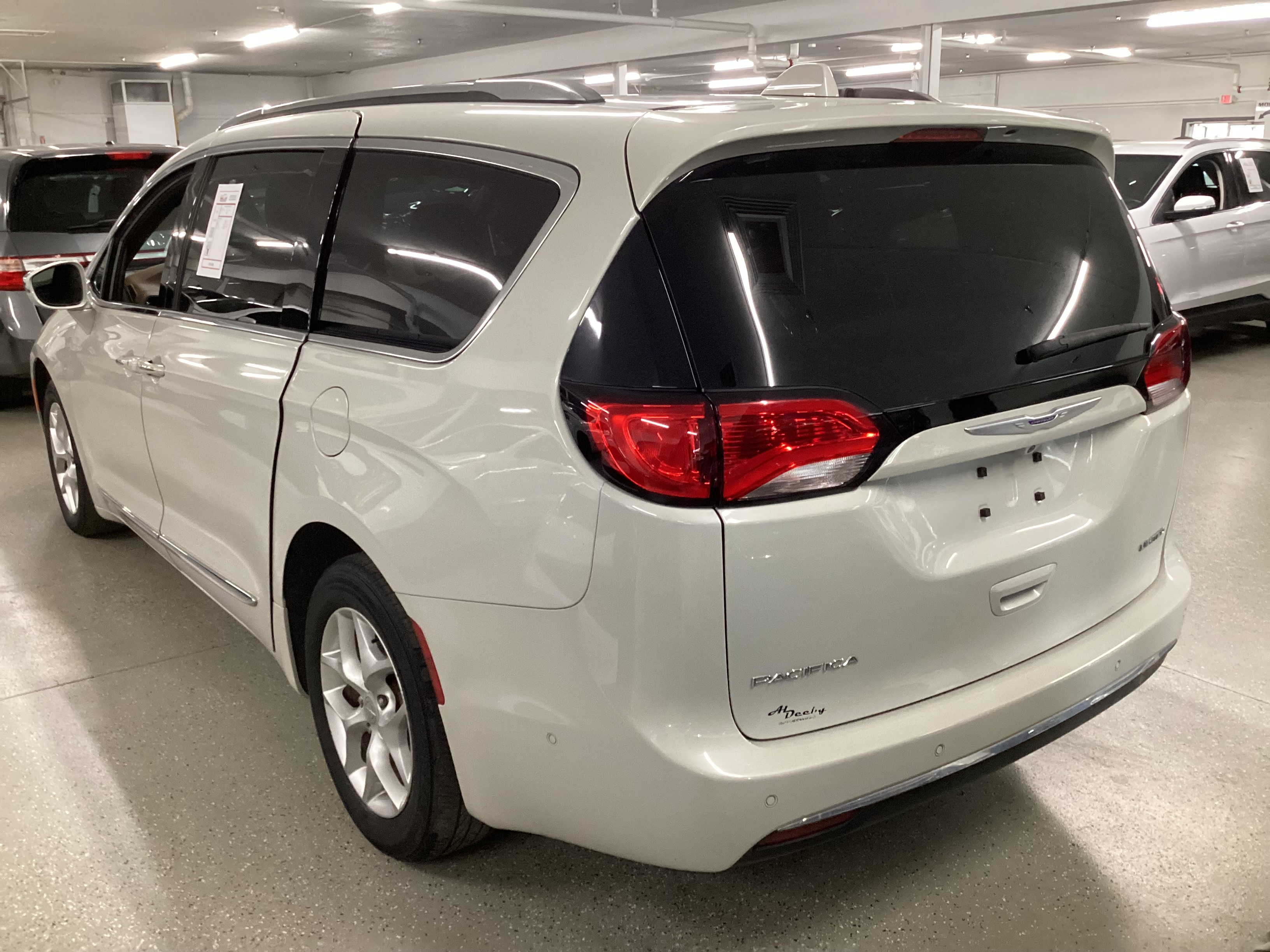 2020 CHRYSLER Pacifica Limited - Image 2