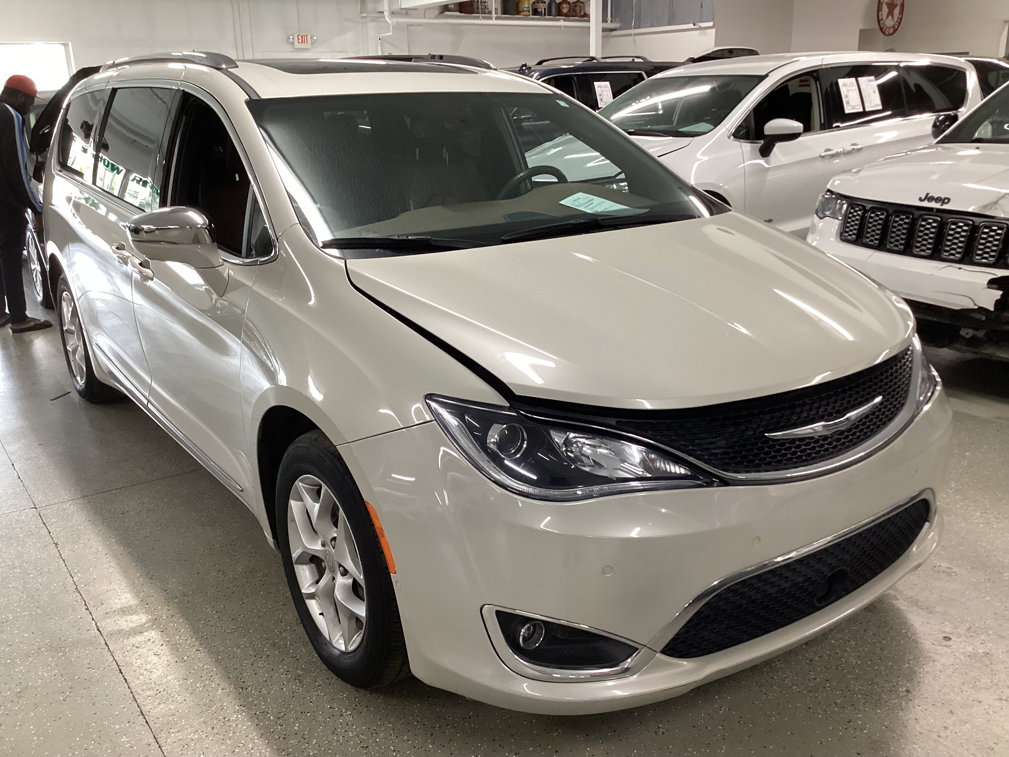 2020 CHRYSLER Pacifica Limited - Image 4