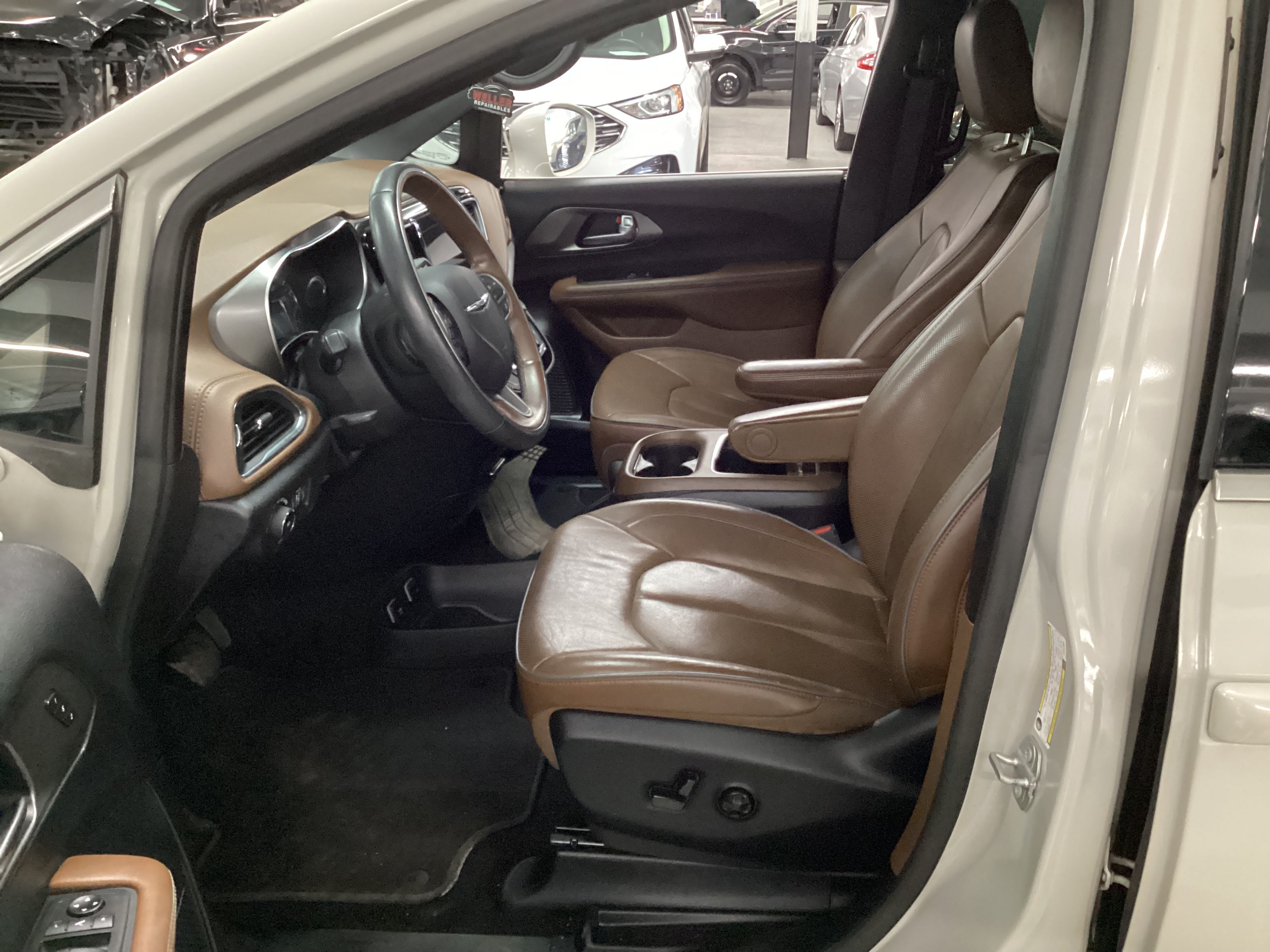 2020 CHRYSLER Pacifica Limited - Image 6