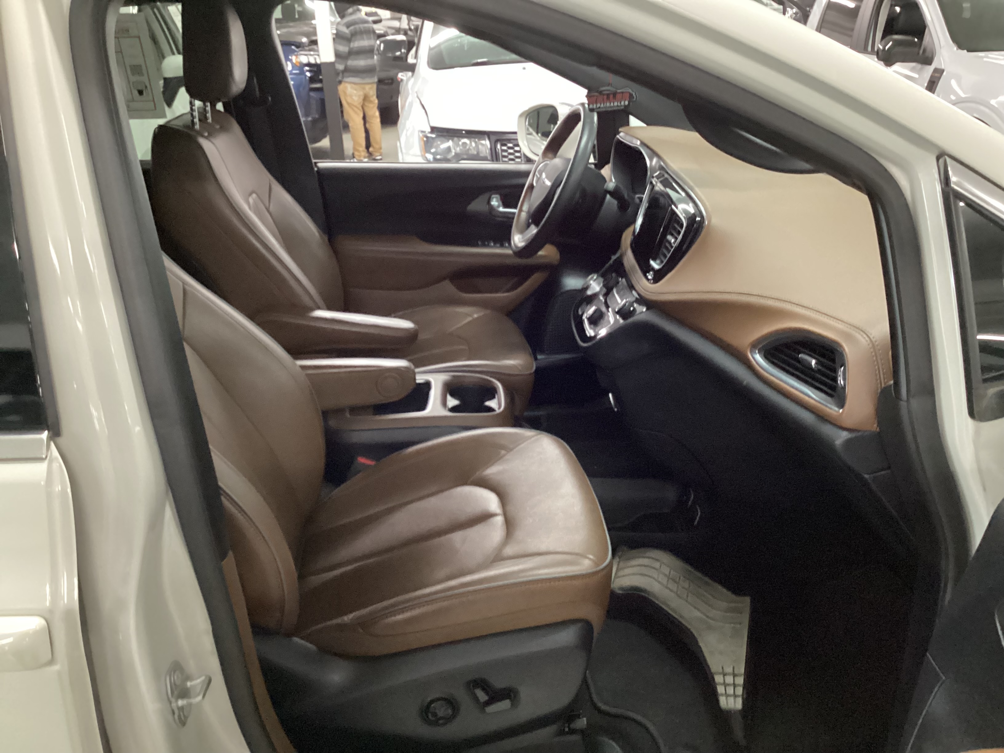 2020 CHRYSLER Pacifica Limited - Image 9
