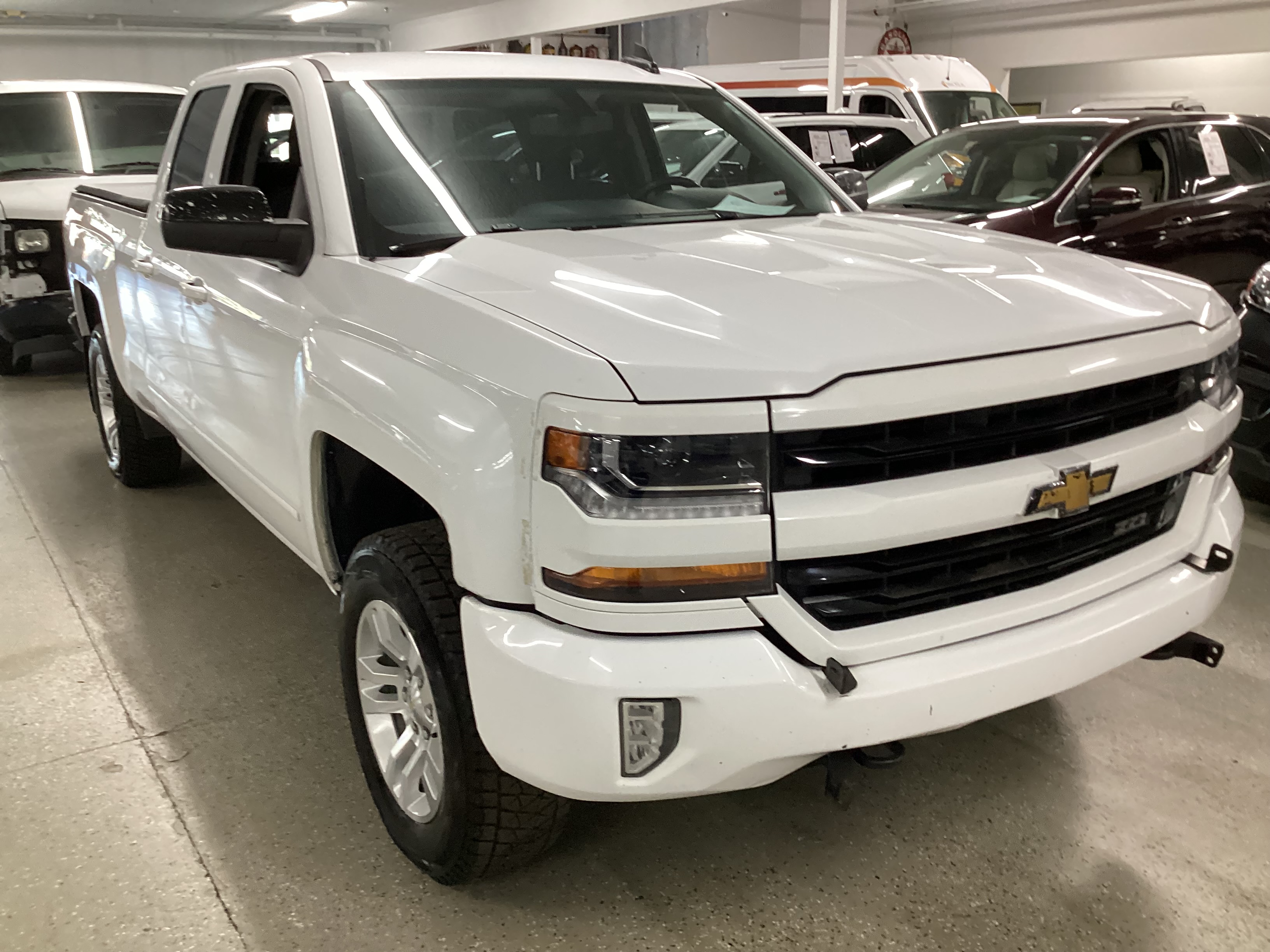 2017 CHEVROLET Silverado 1500 4WD Double Cab LT - Image 4