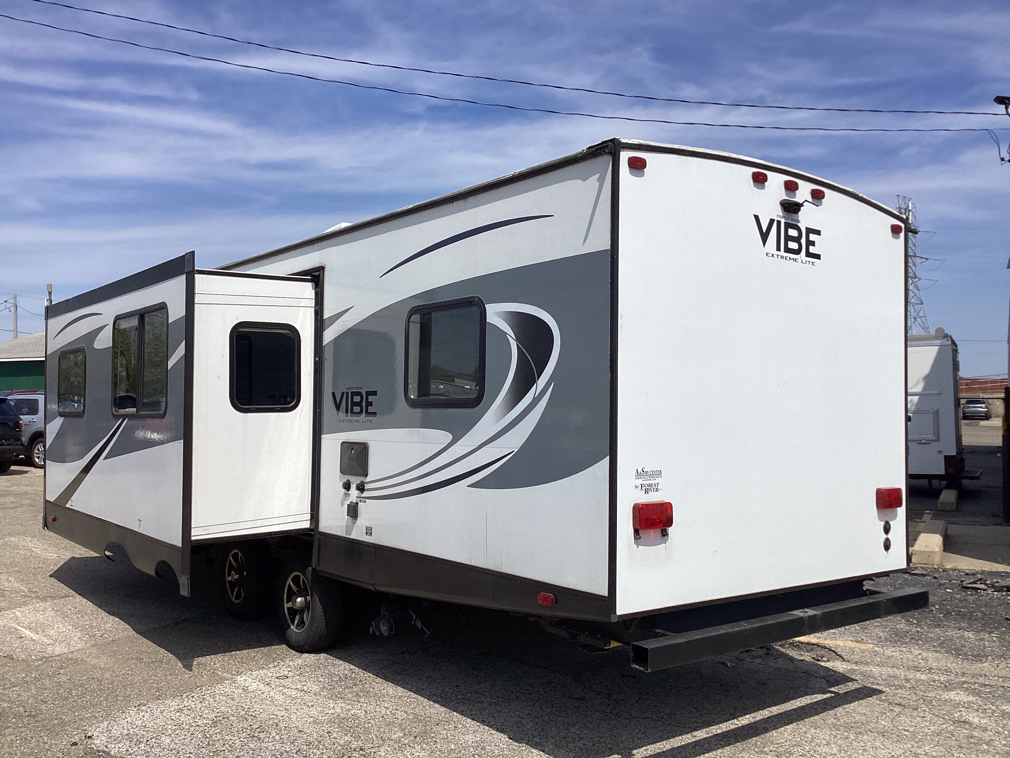 2019 FOREST RIVER Vibe Extreme Lite 287 QBS - Image 2