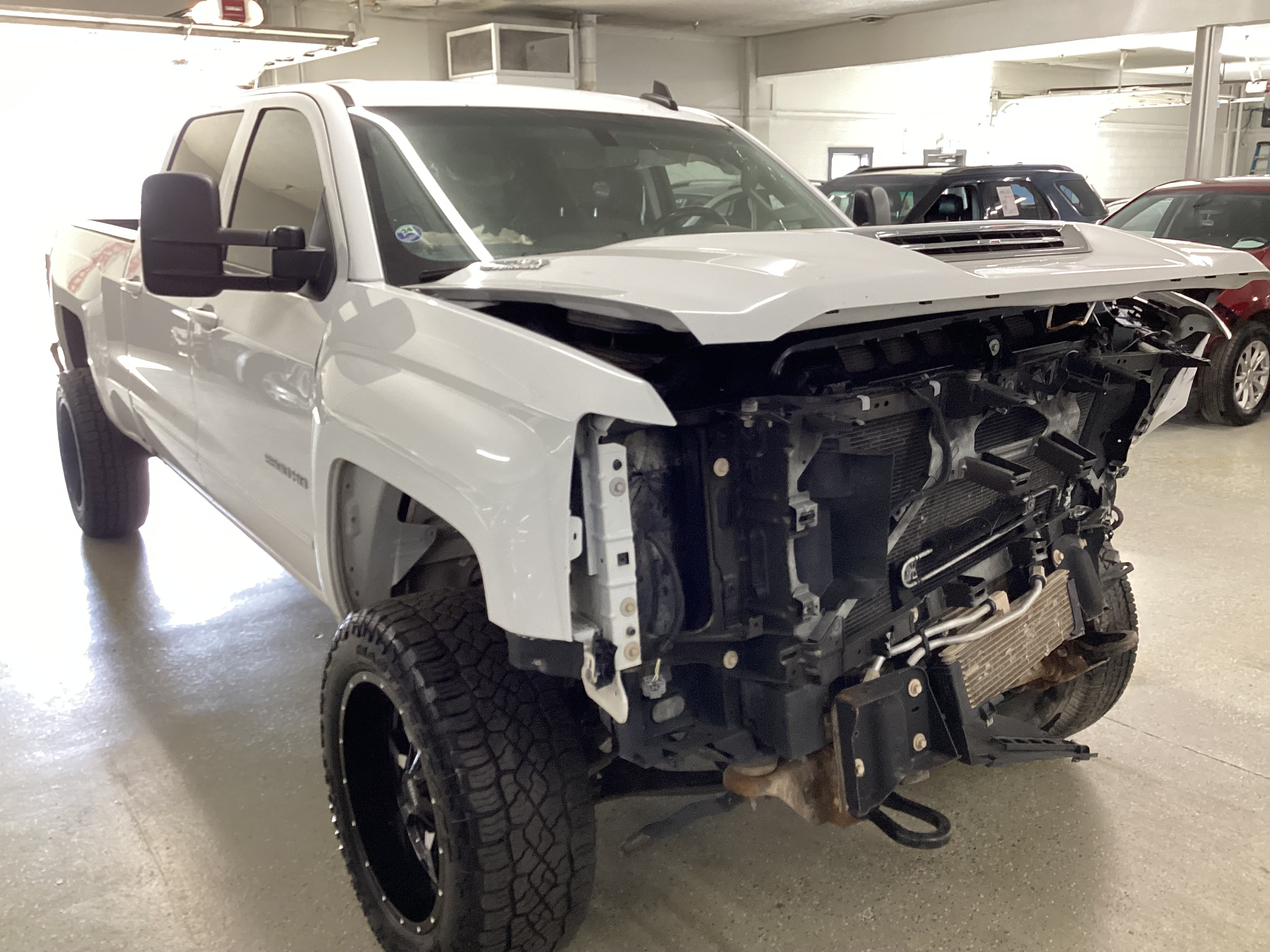 2018 CHEVROLET Silverado 2500HD LT Crew Cab - Image 4