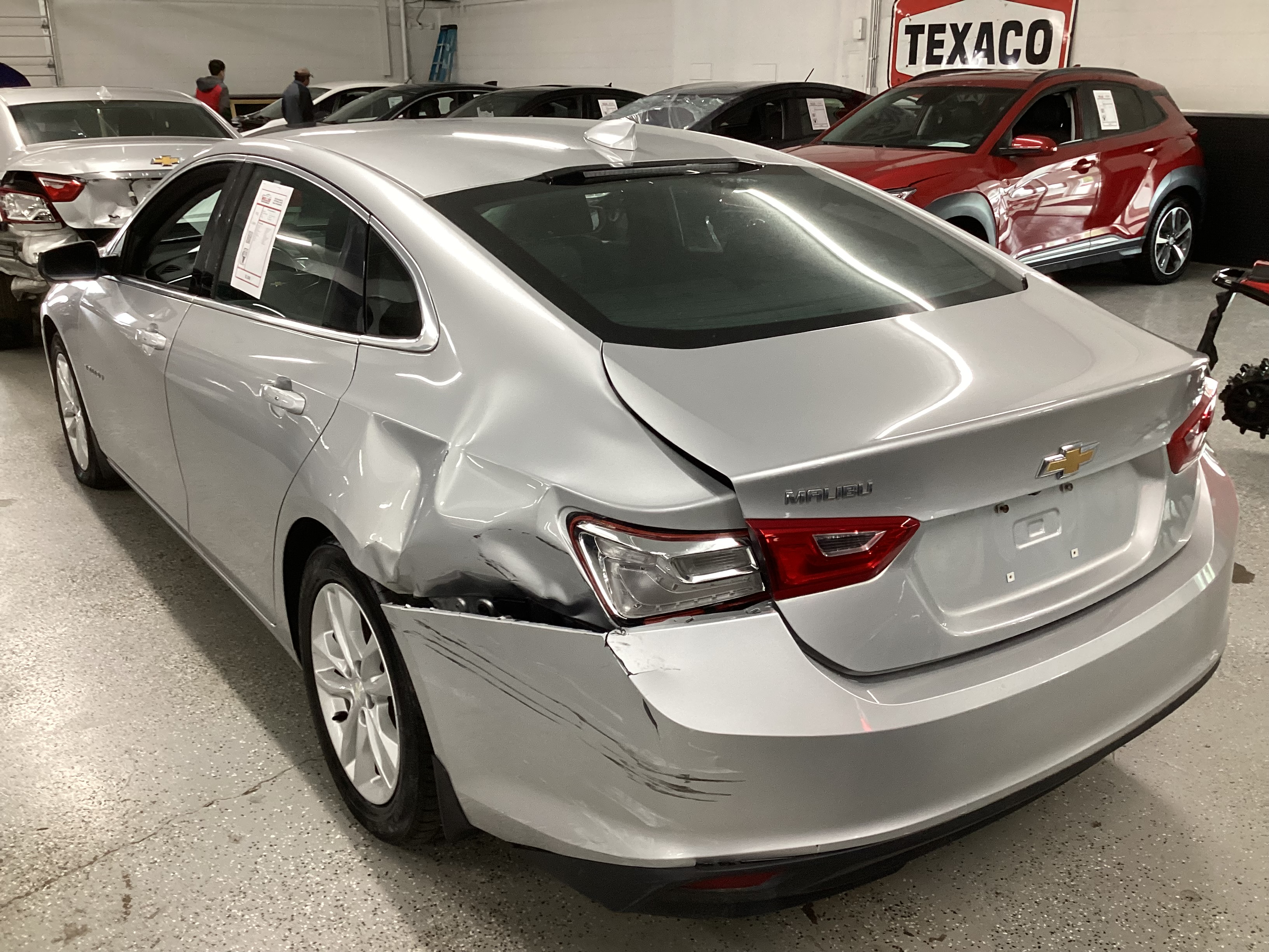 2017 CHEVROLET Malibu 1LT - Image 2