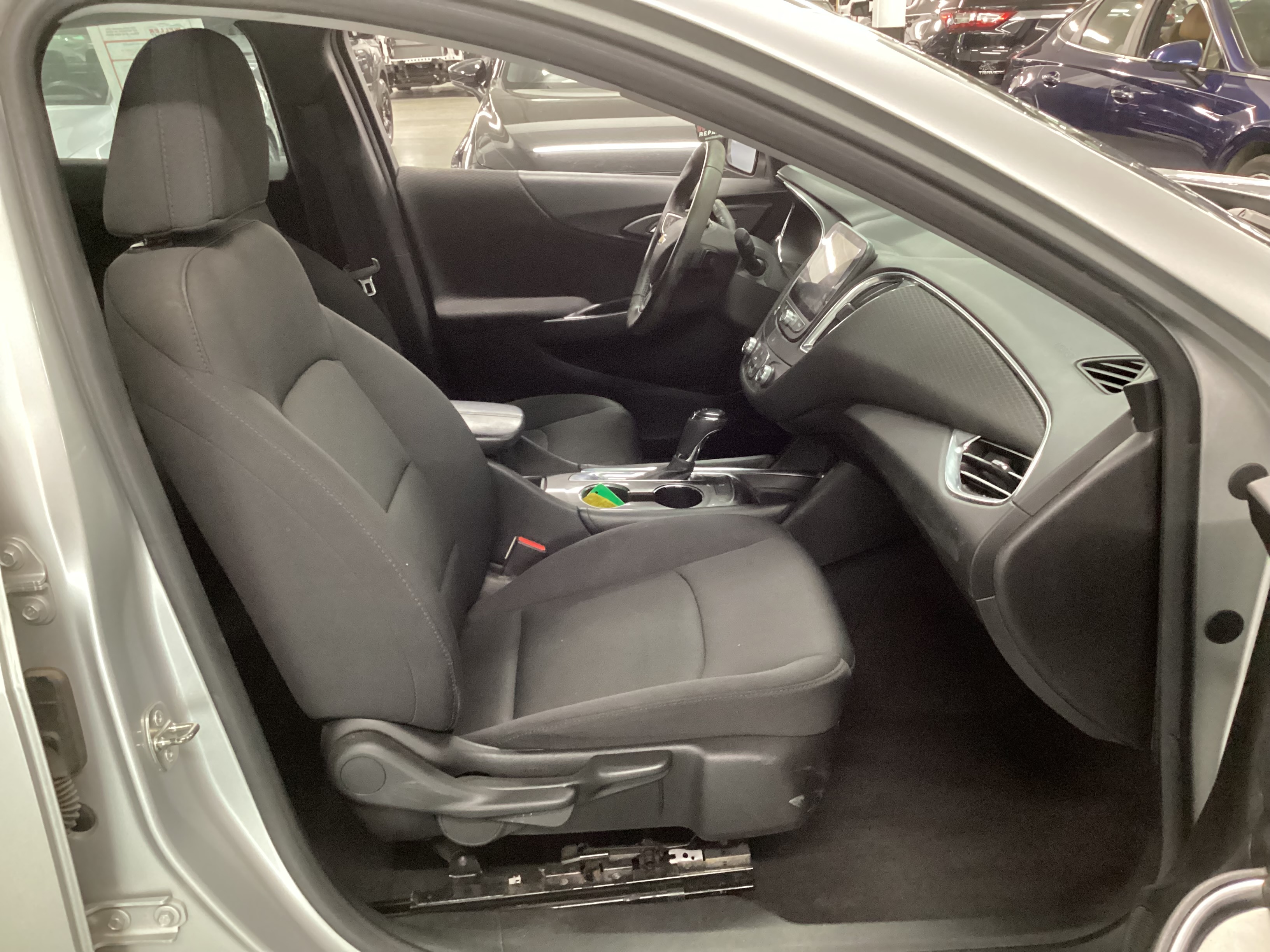 2017 CHEVROLET Malibu 1LT - Image 10
