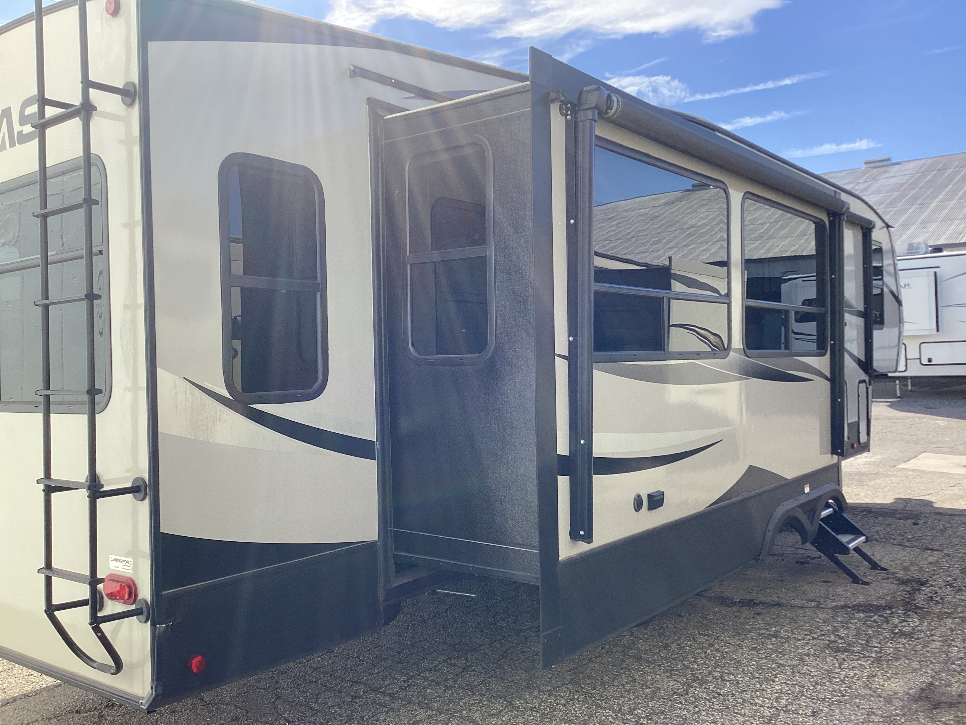 2020 Dutchmen Atlas 3172RLKB - Image 3