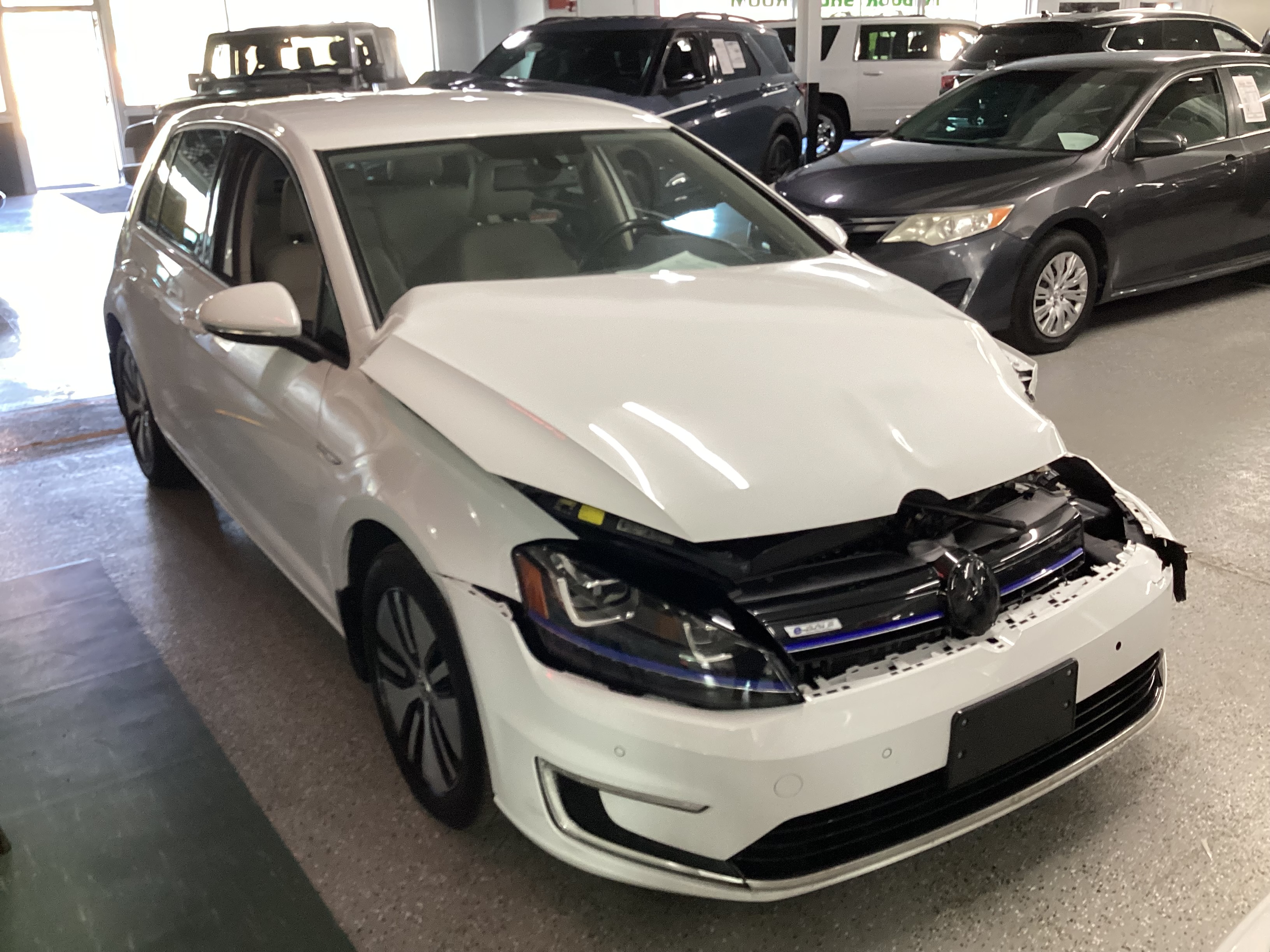 2015 VOLKSWAGEN e-Golf SEL Premium - Image 4