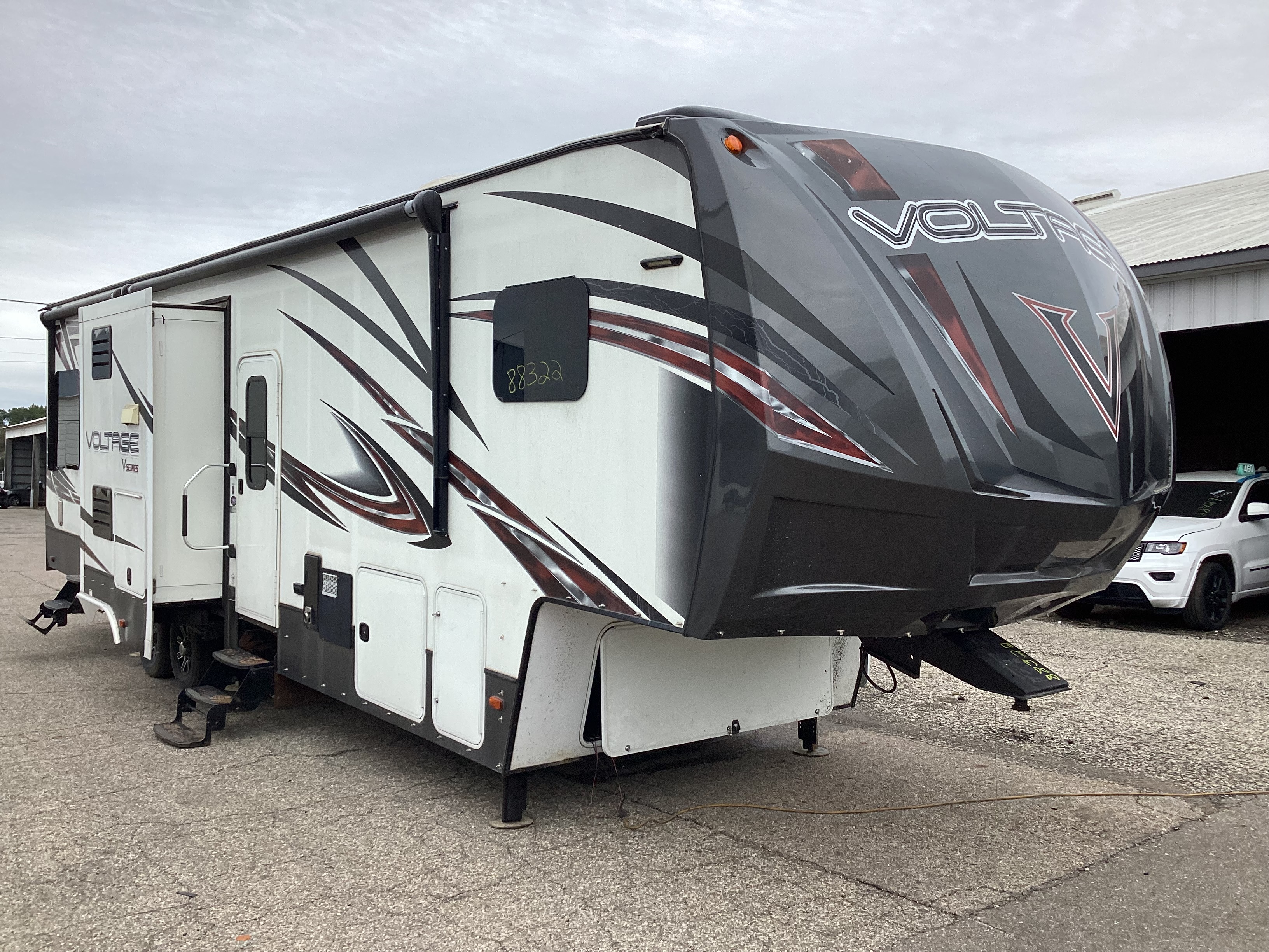 2016 DUTCHMAN Voltage V3305 - Image 4