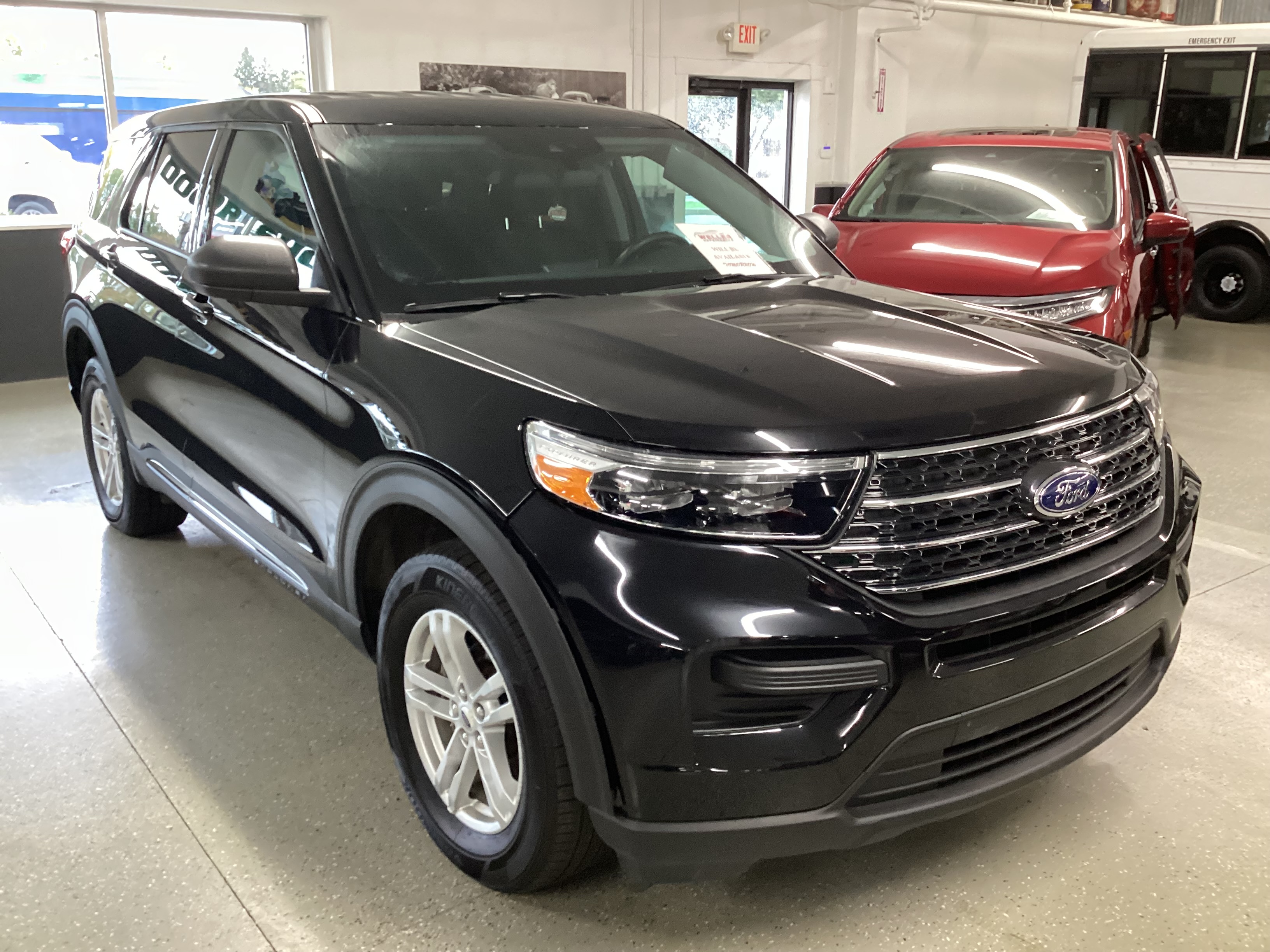 2024 FORD Explorer XLT 4WD - Image 4