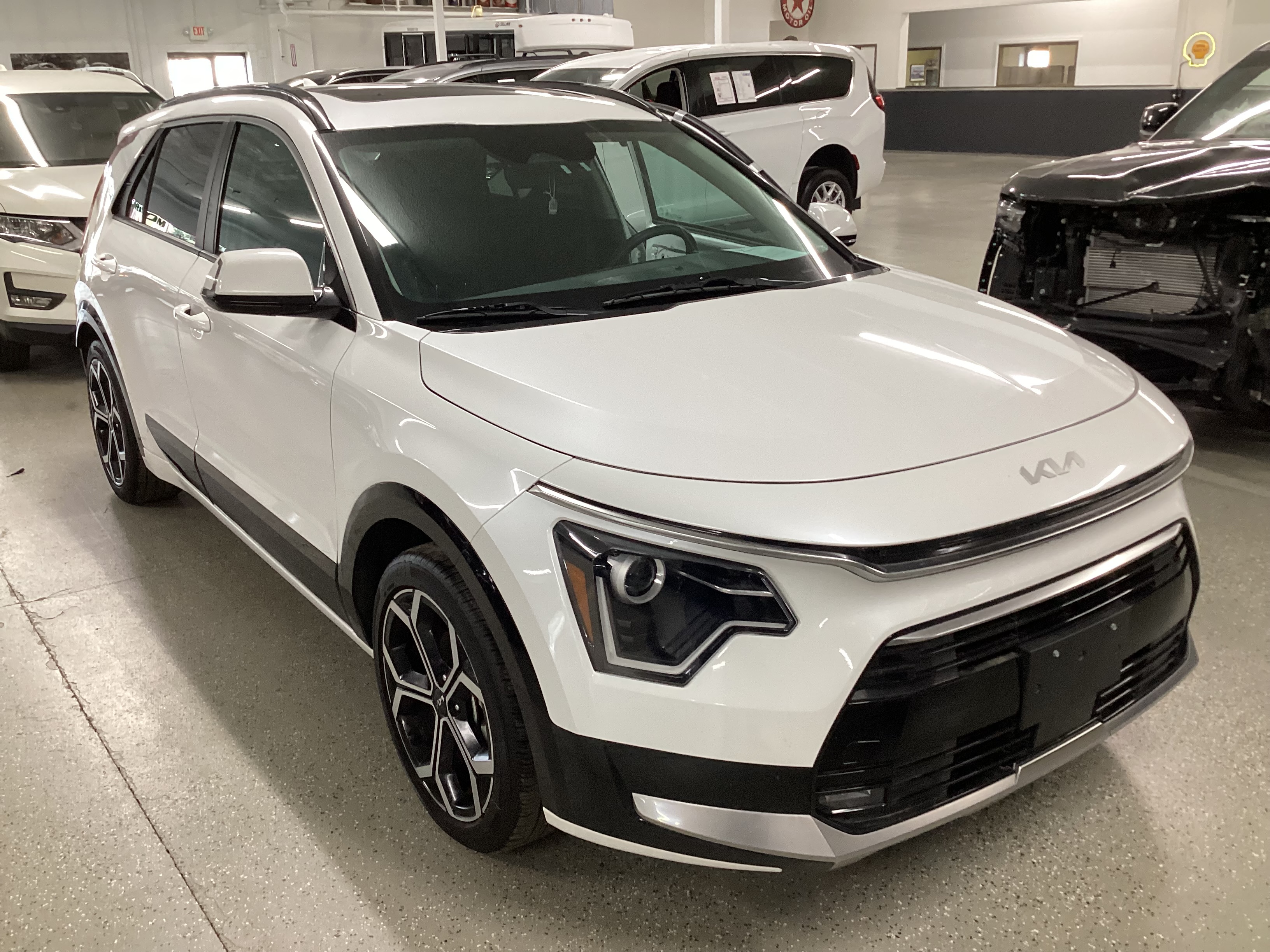 2023 KIA Niro EX Touring - Image 4