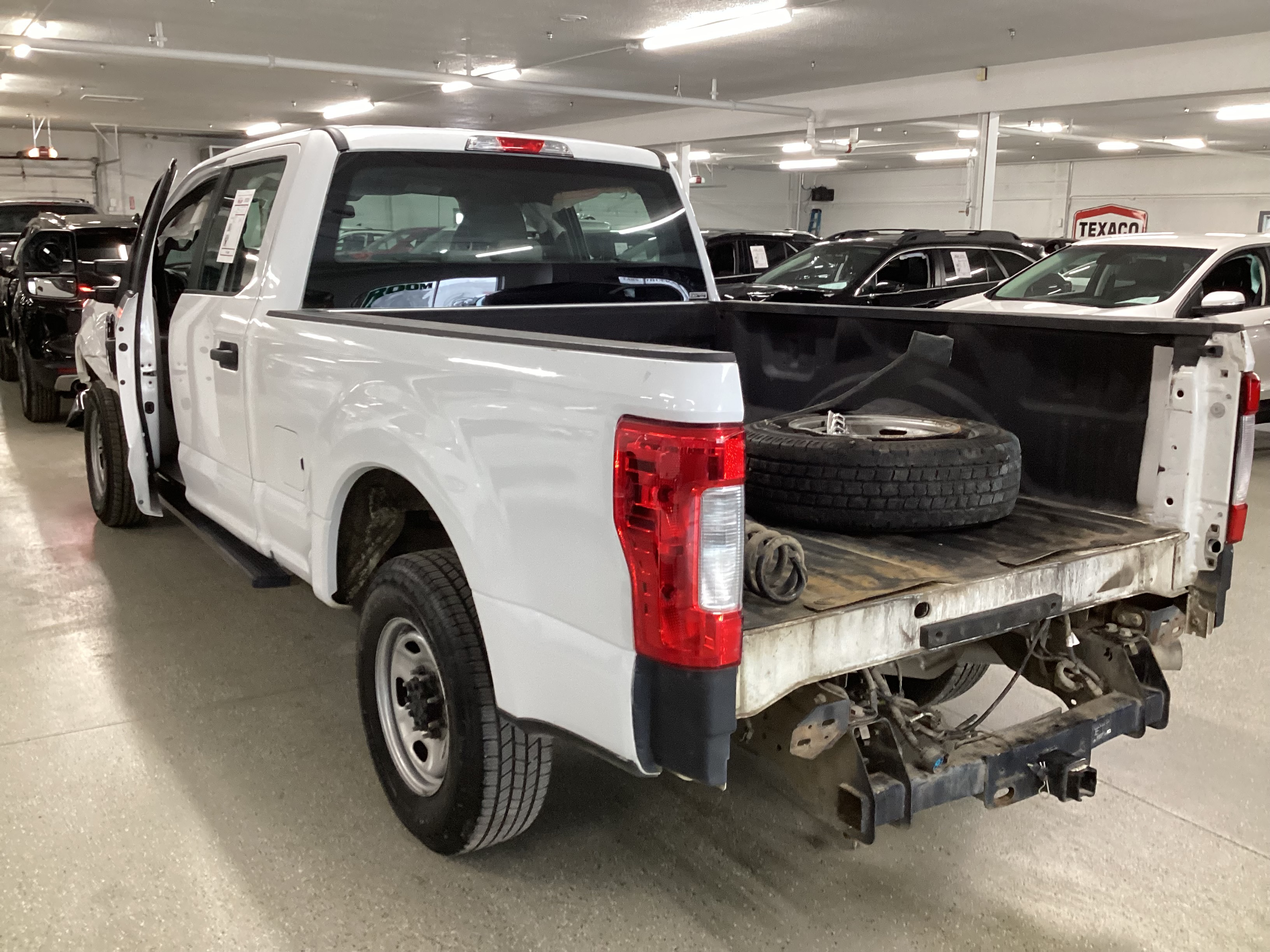 2019 FORD F-250 Super Duty XL Crew Cab - Image 2