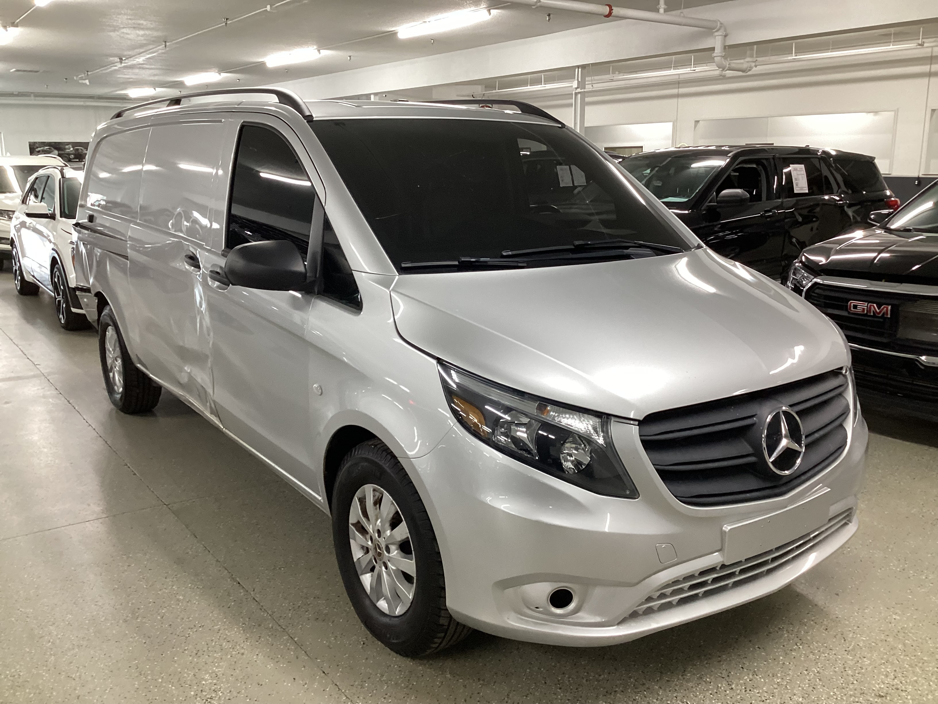 2022 MERCEDES-BENZ Metris Standard Roof 135" Cargo Van - Image 4