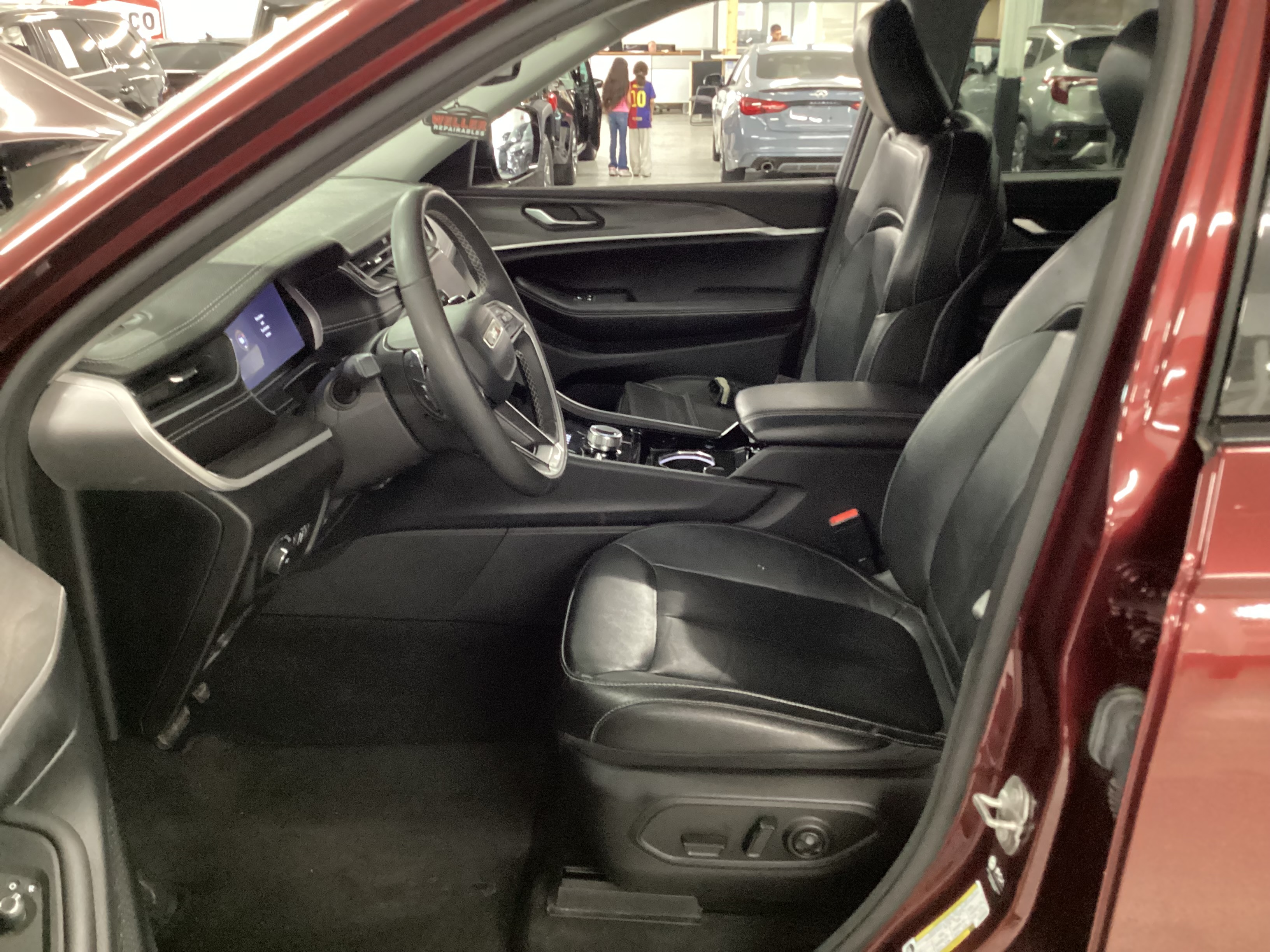 2023 JEEP Grand Cherokee L Limited 4WD - Image 8