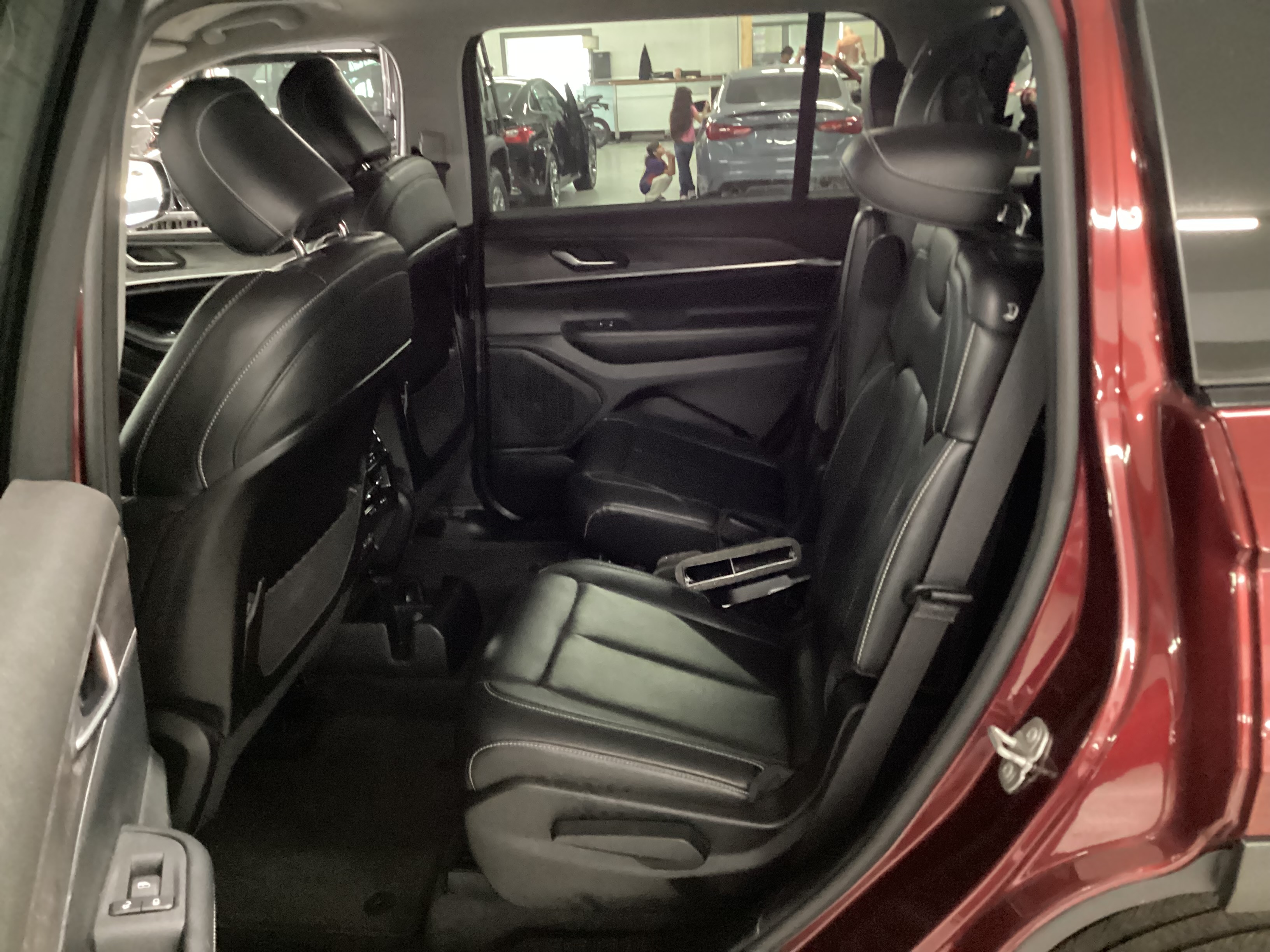 2023 JEEP Grand Cherokee L Limited 4WD - Image 9