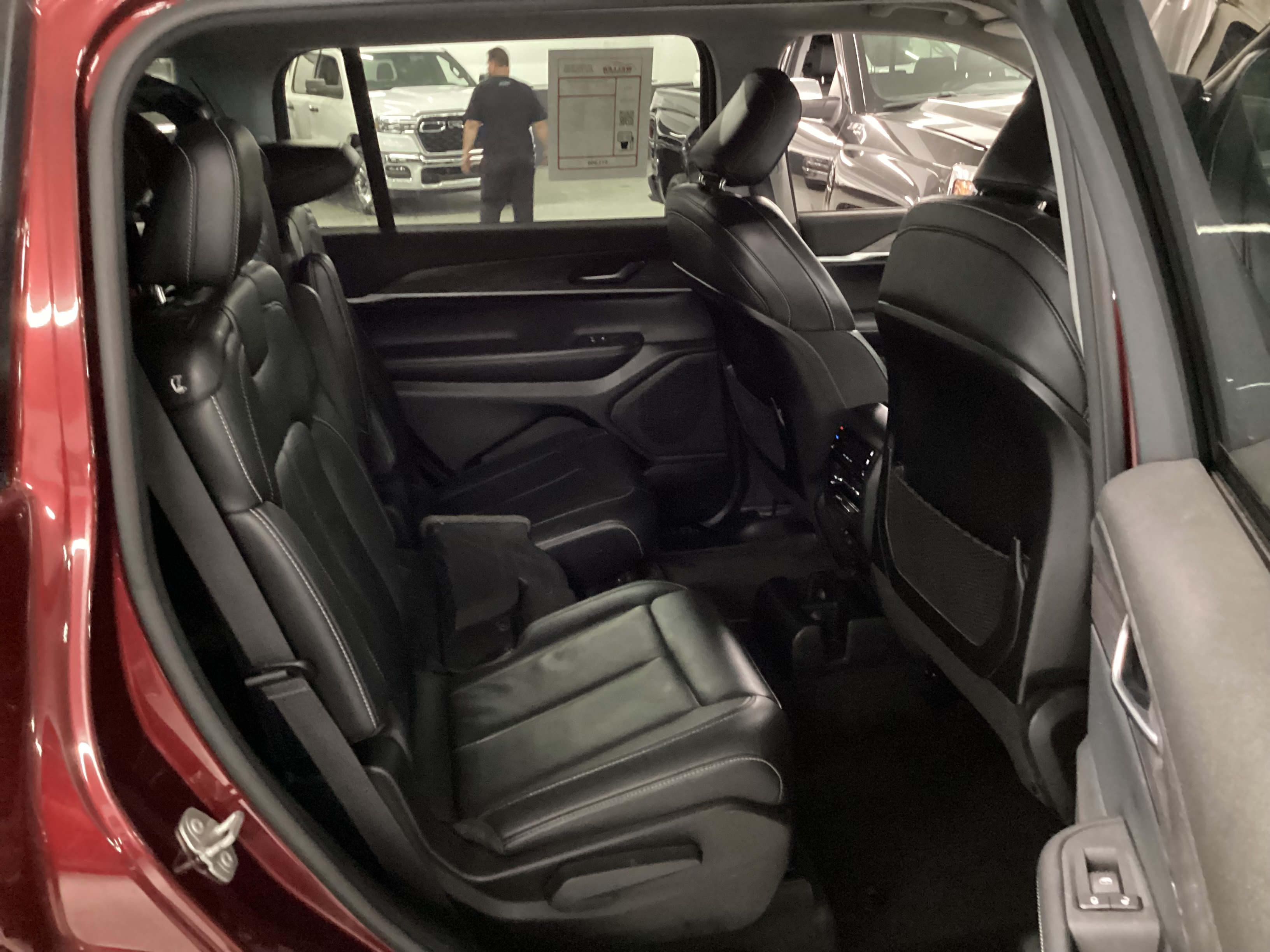 2023 JEEP Grand Cherokee L Limited 4WD - Image 11