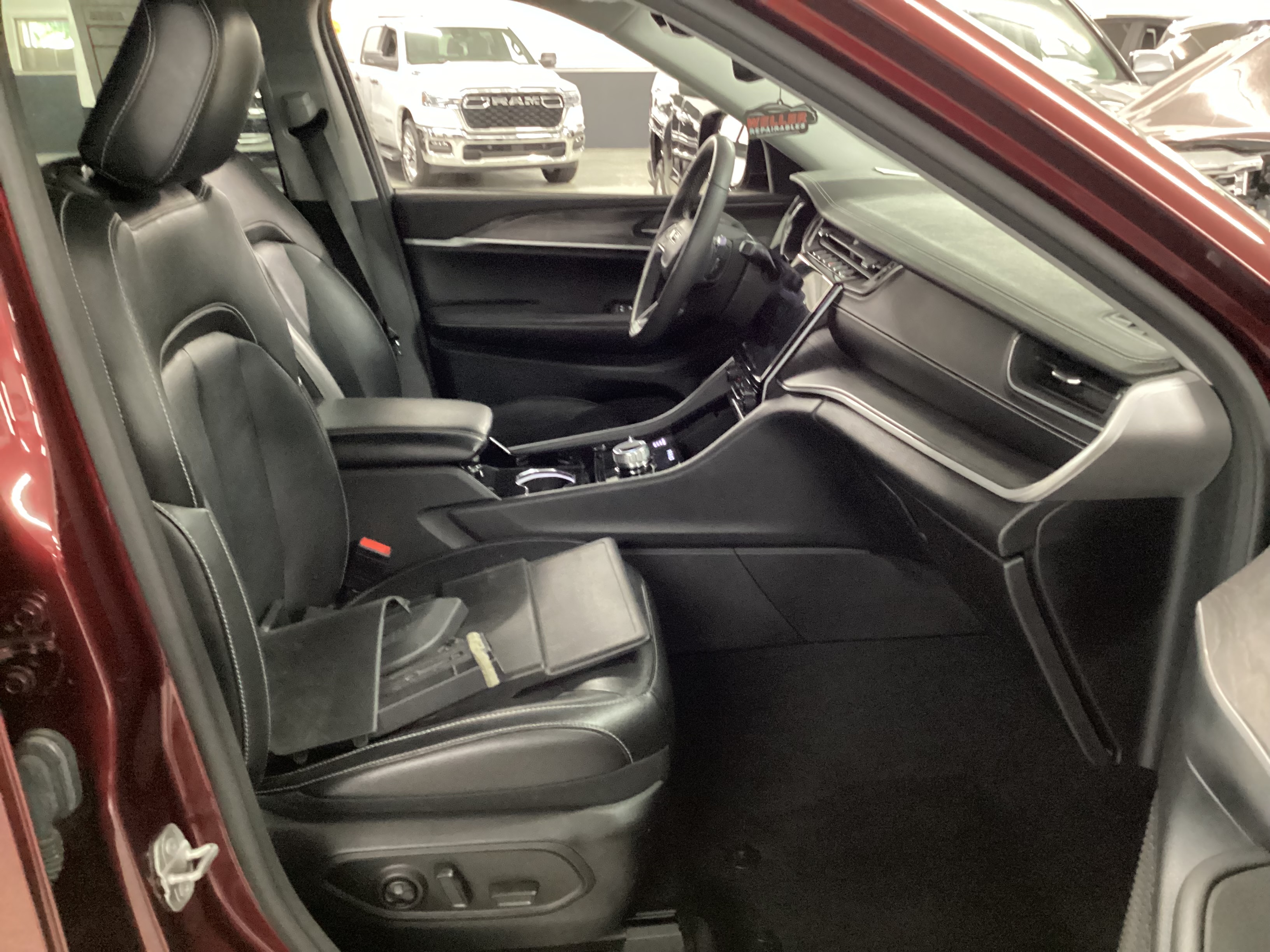 2023 JEEP Grand Cherokee L Limited 4WD - Image 12