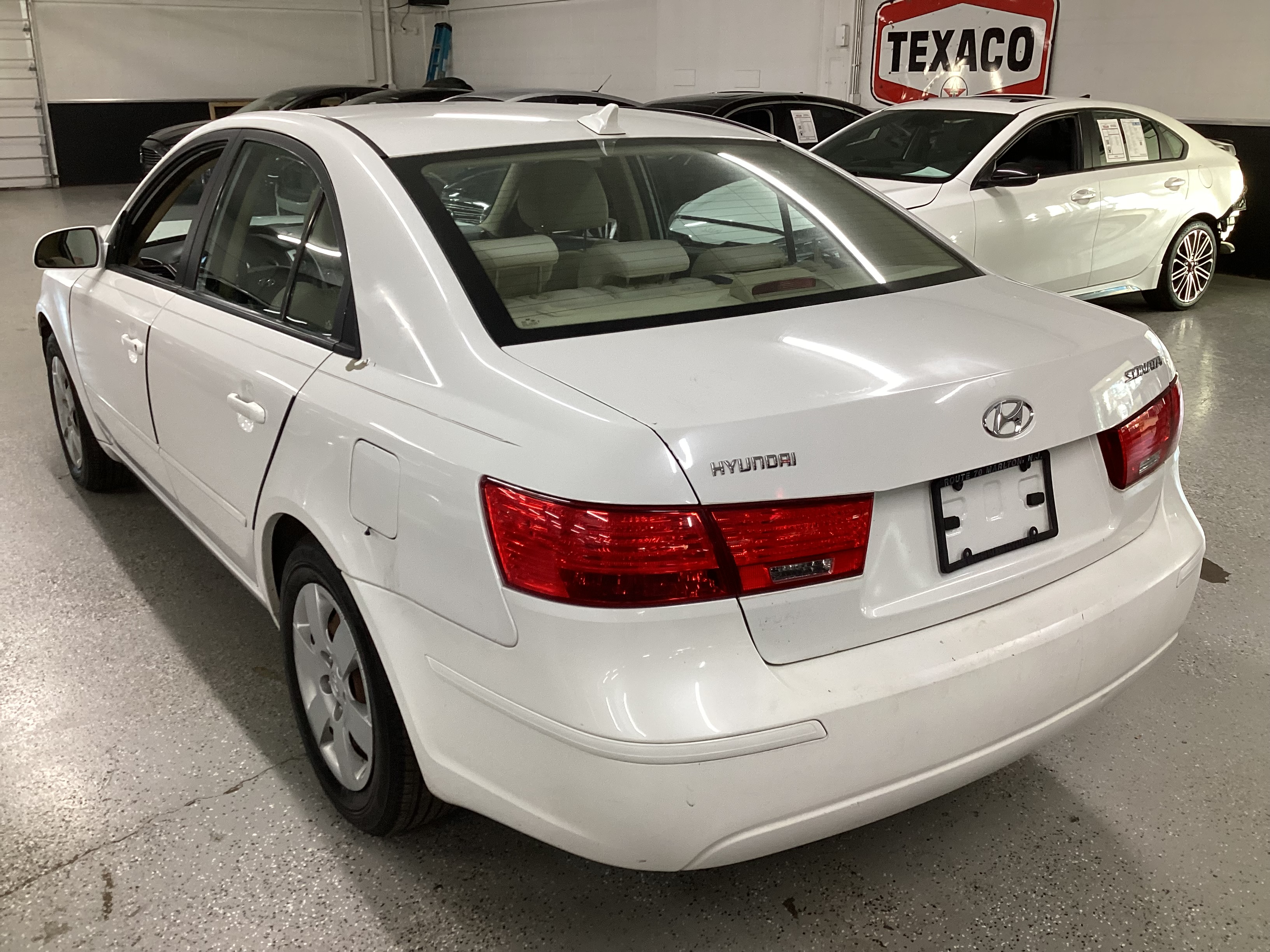 2010 HYUNDAI Sonata GLS - Image 2