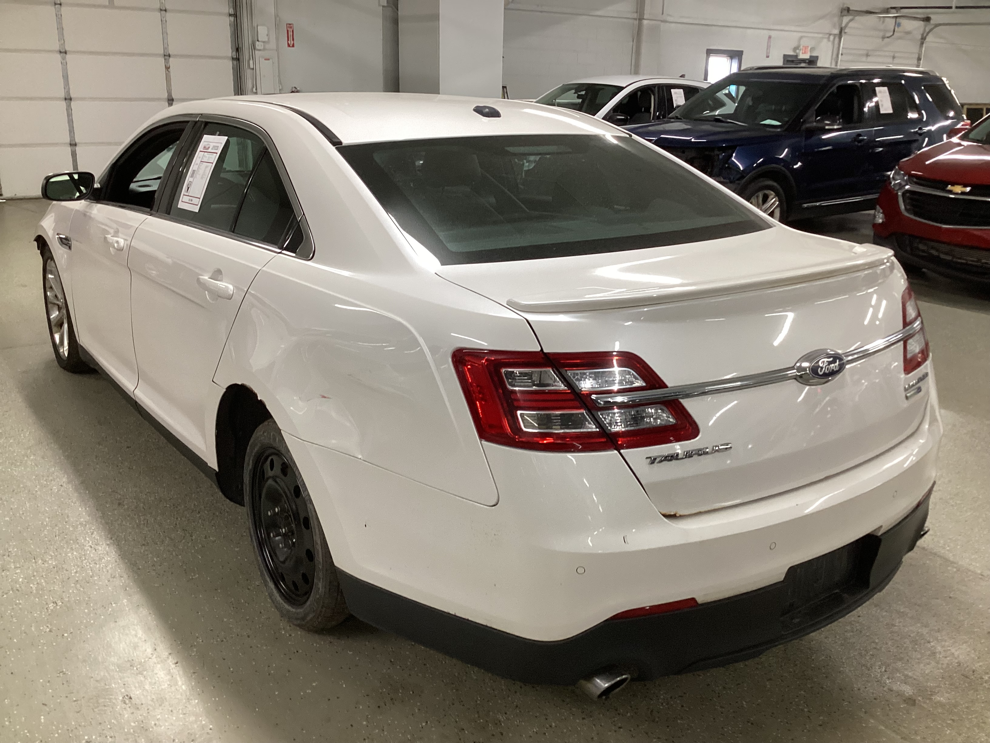 2016 FORD Taurus Limited AWD - Image 2