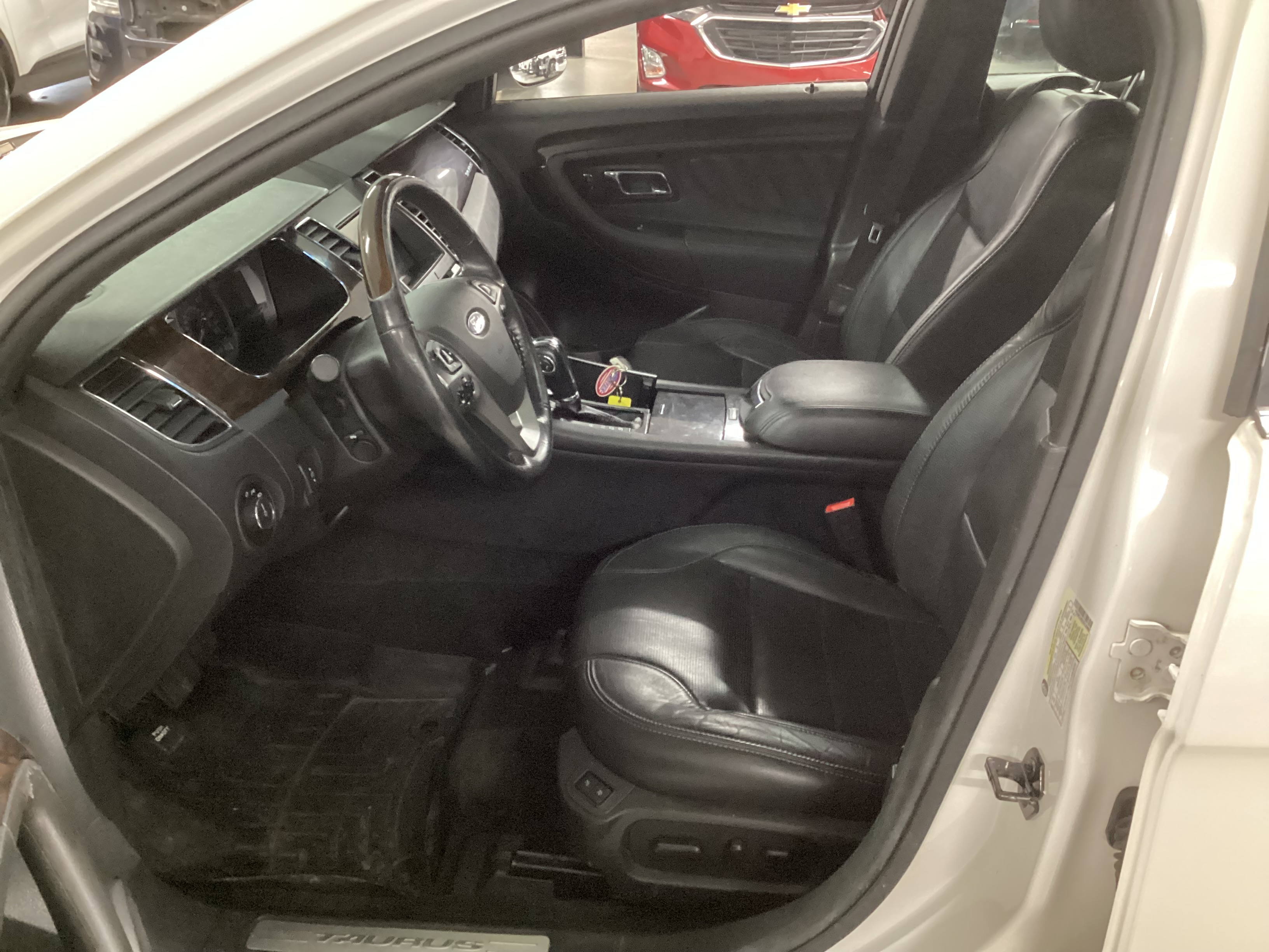 2016 FORD Taurus Limited AWD - Image 9