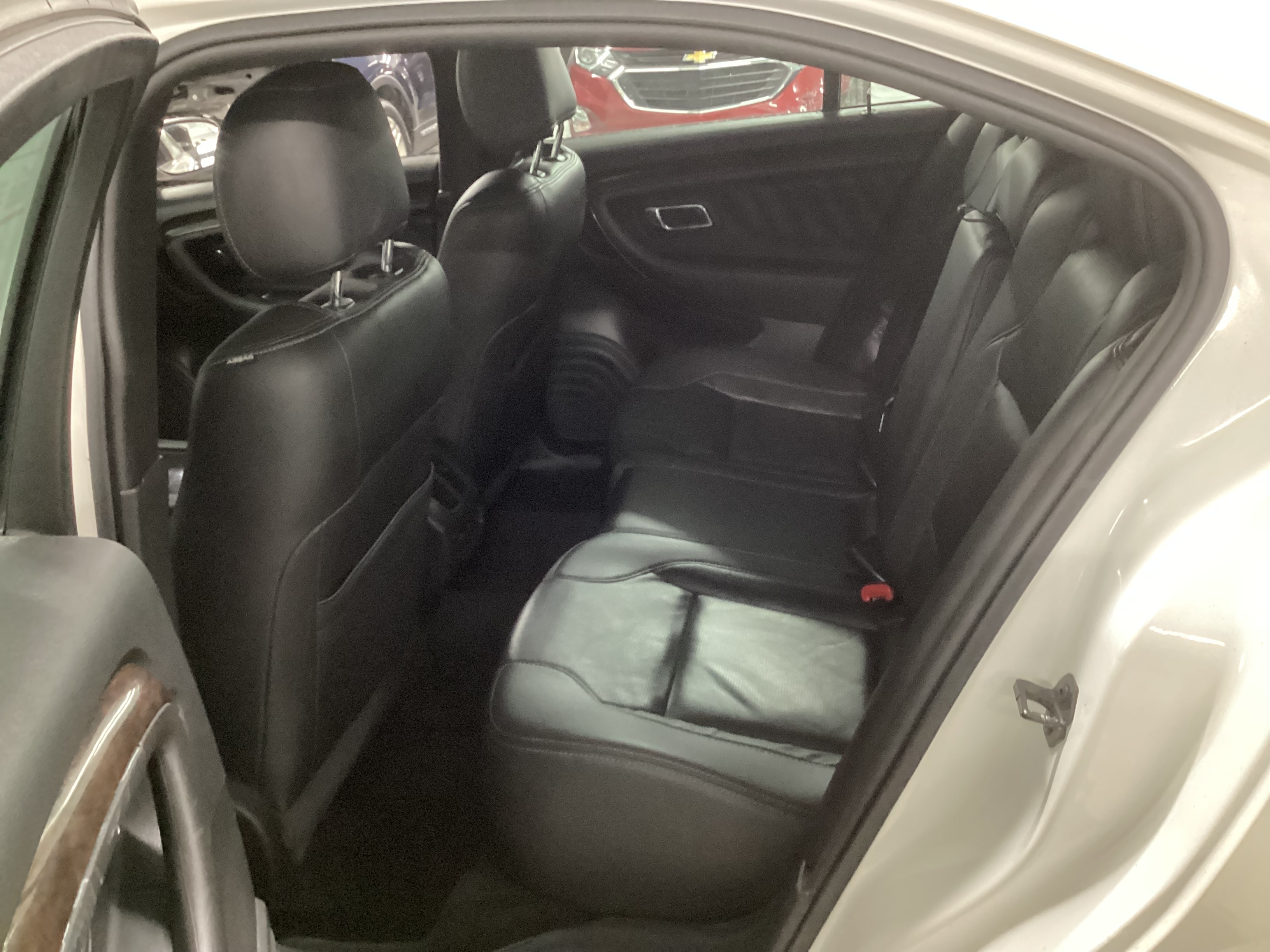 2016 FORD Taurus Limited AWD - Image 10