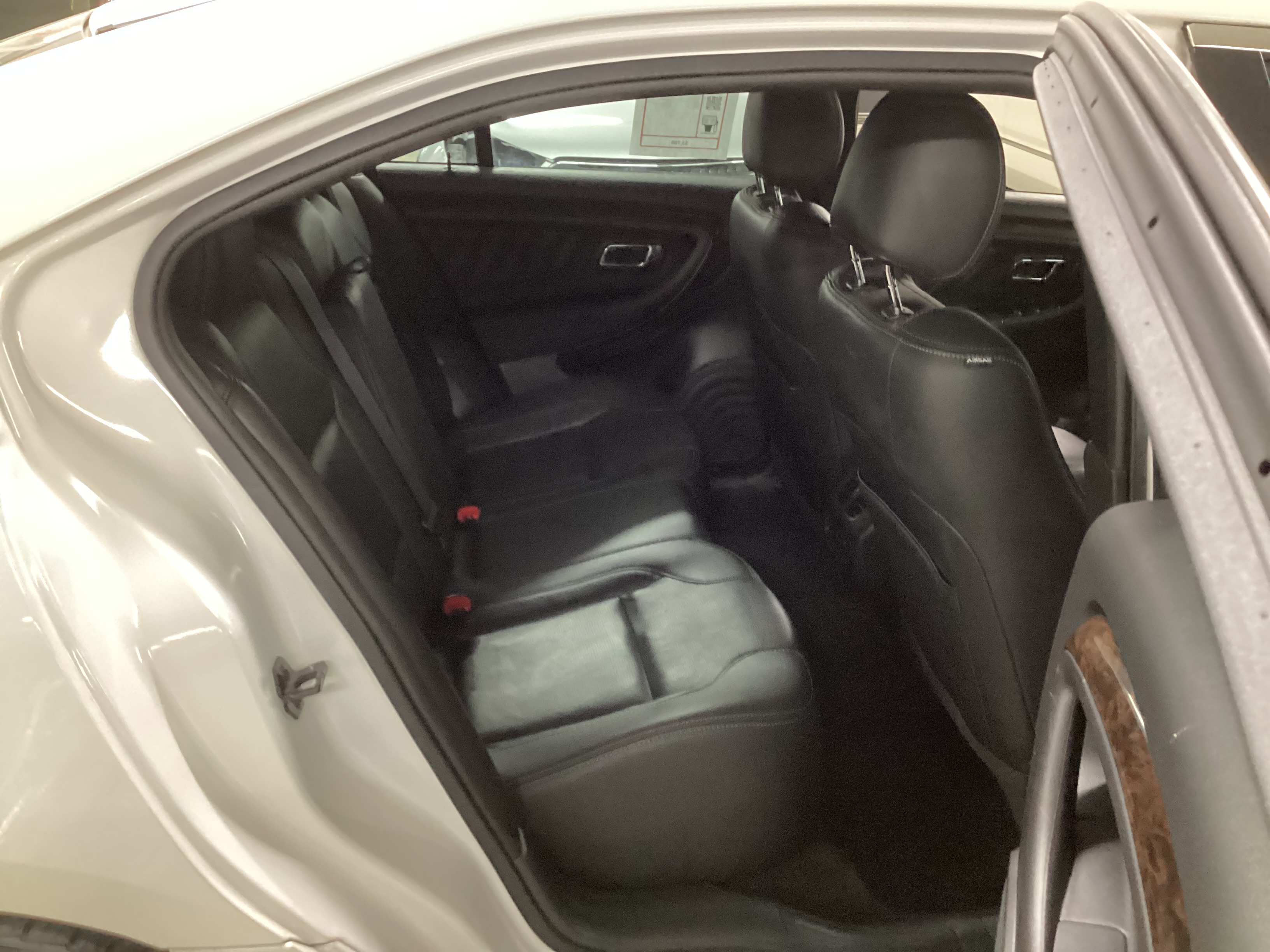 2016 FORD Taurus Limited AWD - Image 11