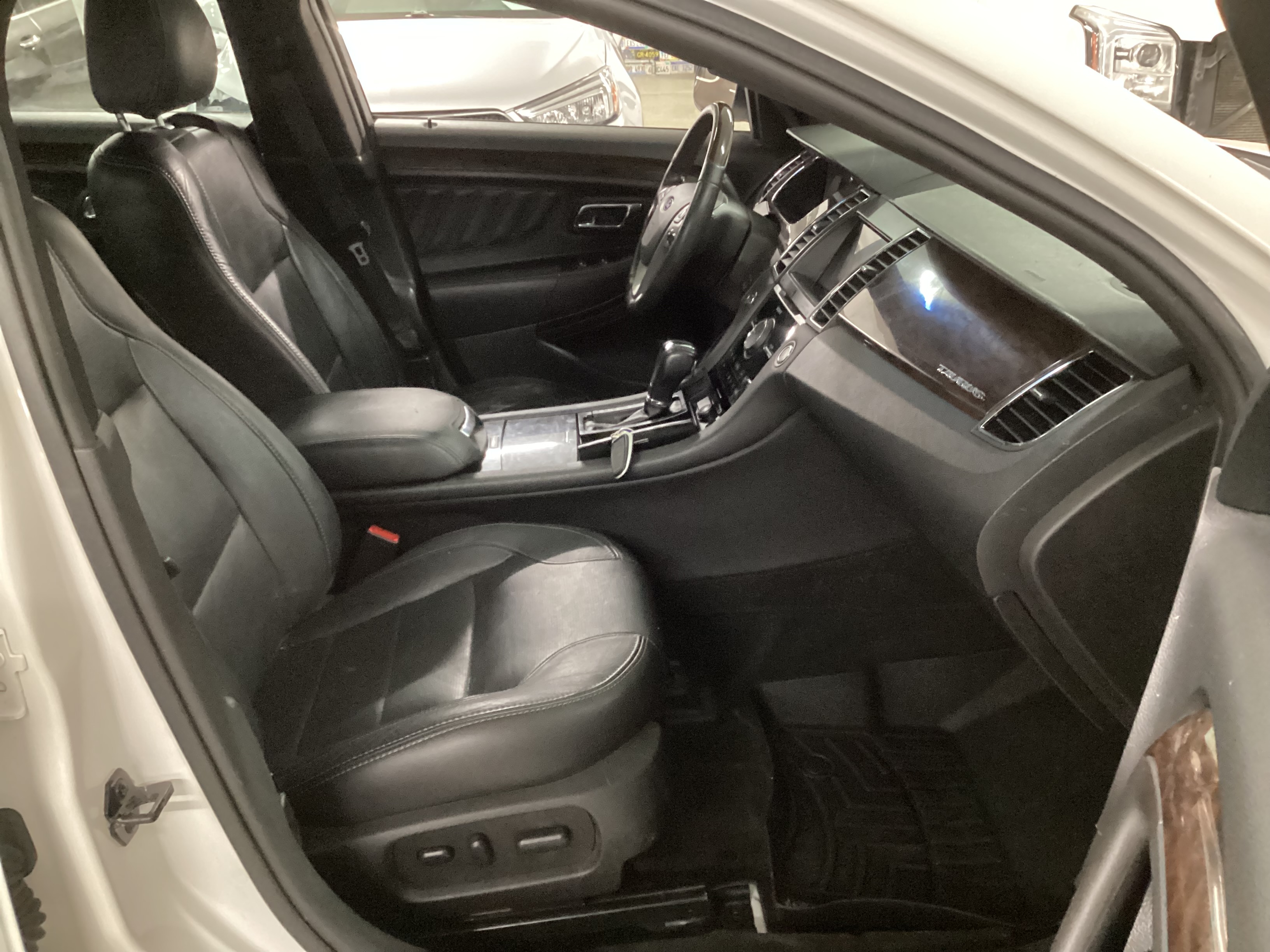 2016 FORD Taurus Limited AWD - Image 12