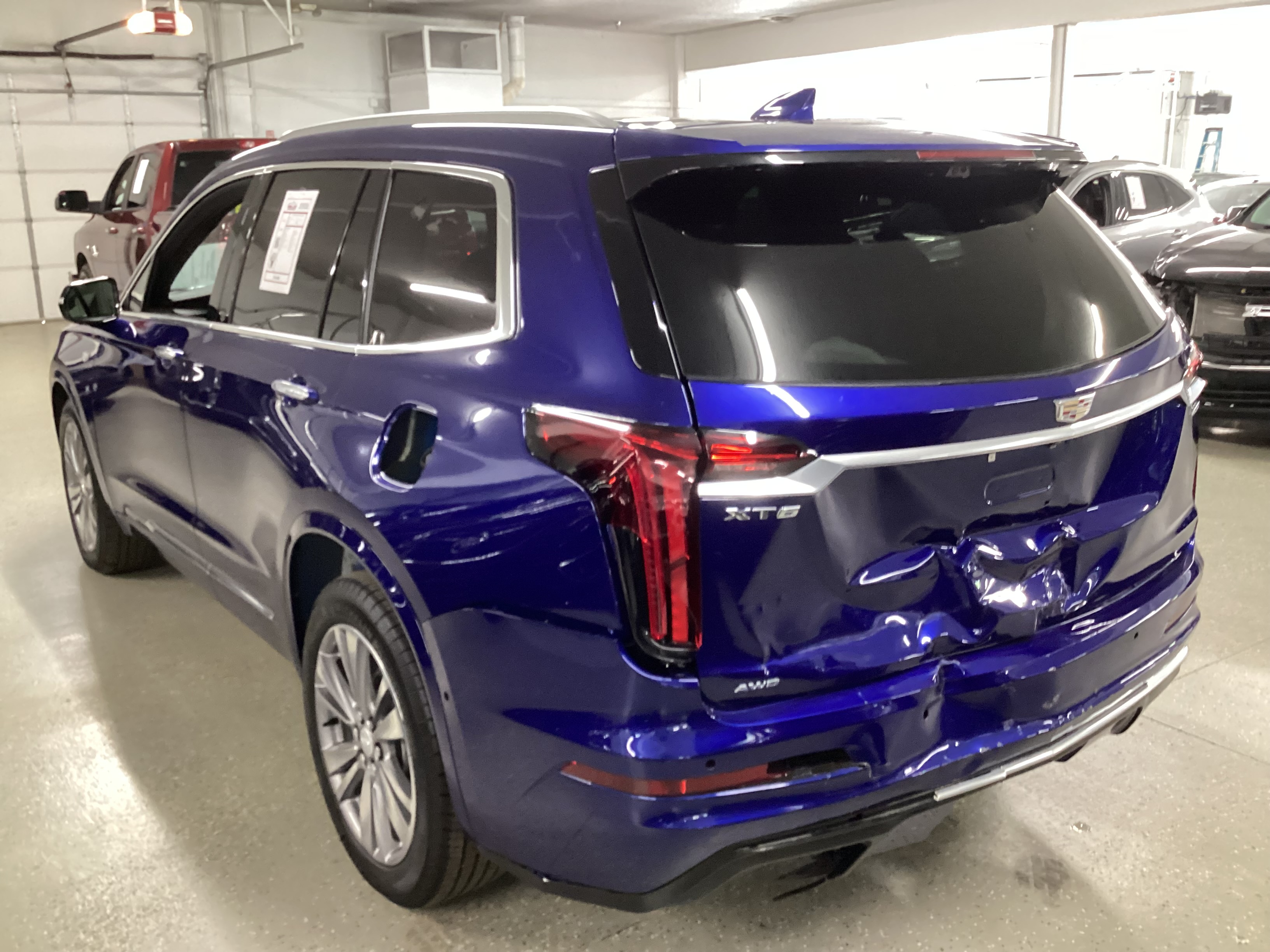 2025 CADILLAC XT6 AWD Premium Luxury - Image 2