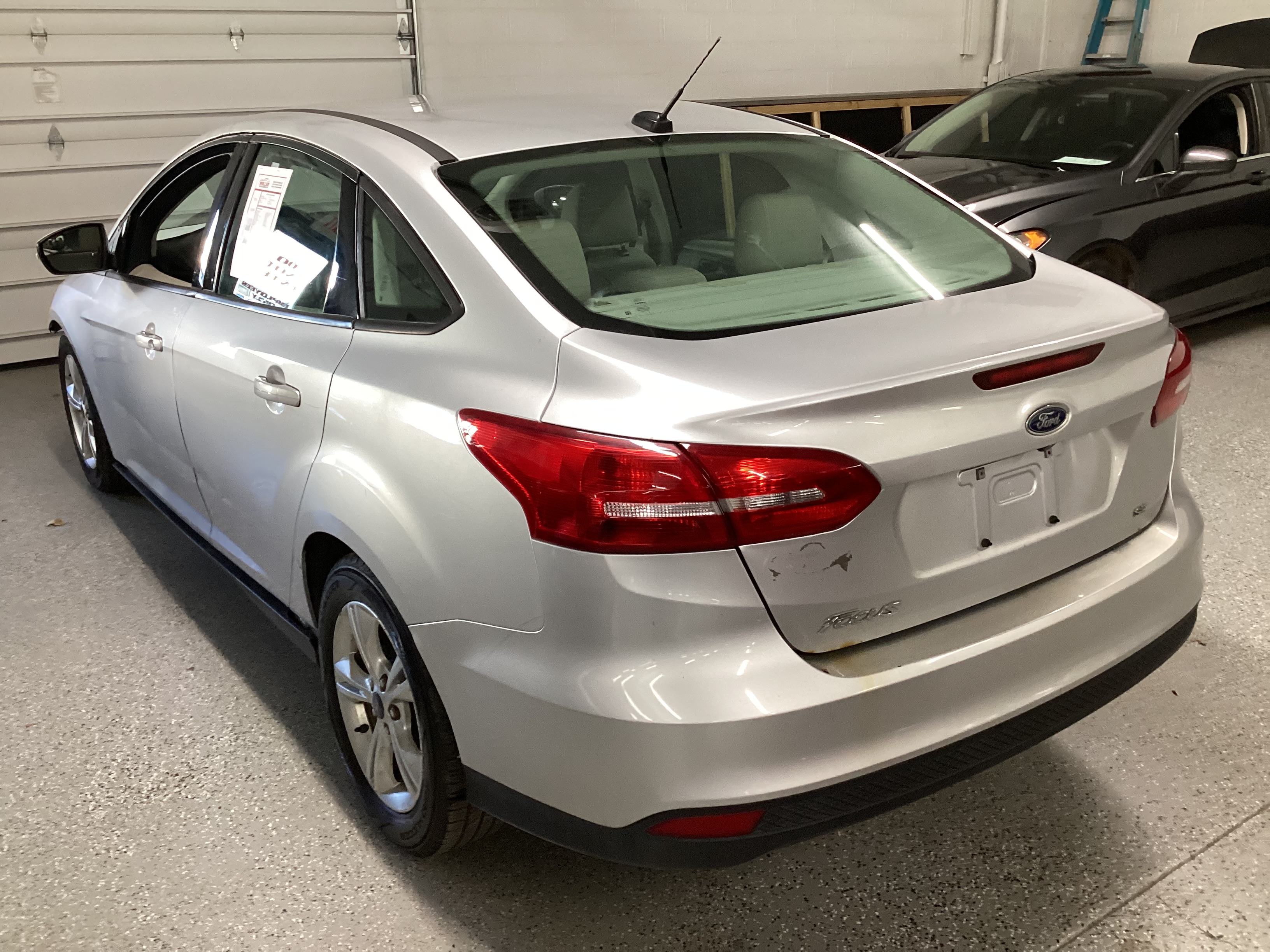 2017 FORD Focus SE - Image 2