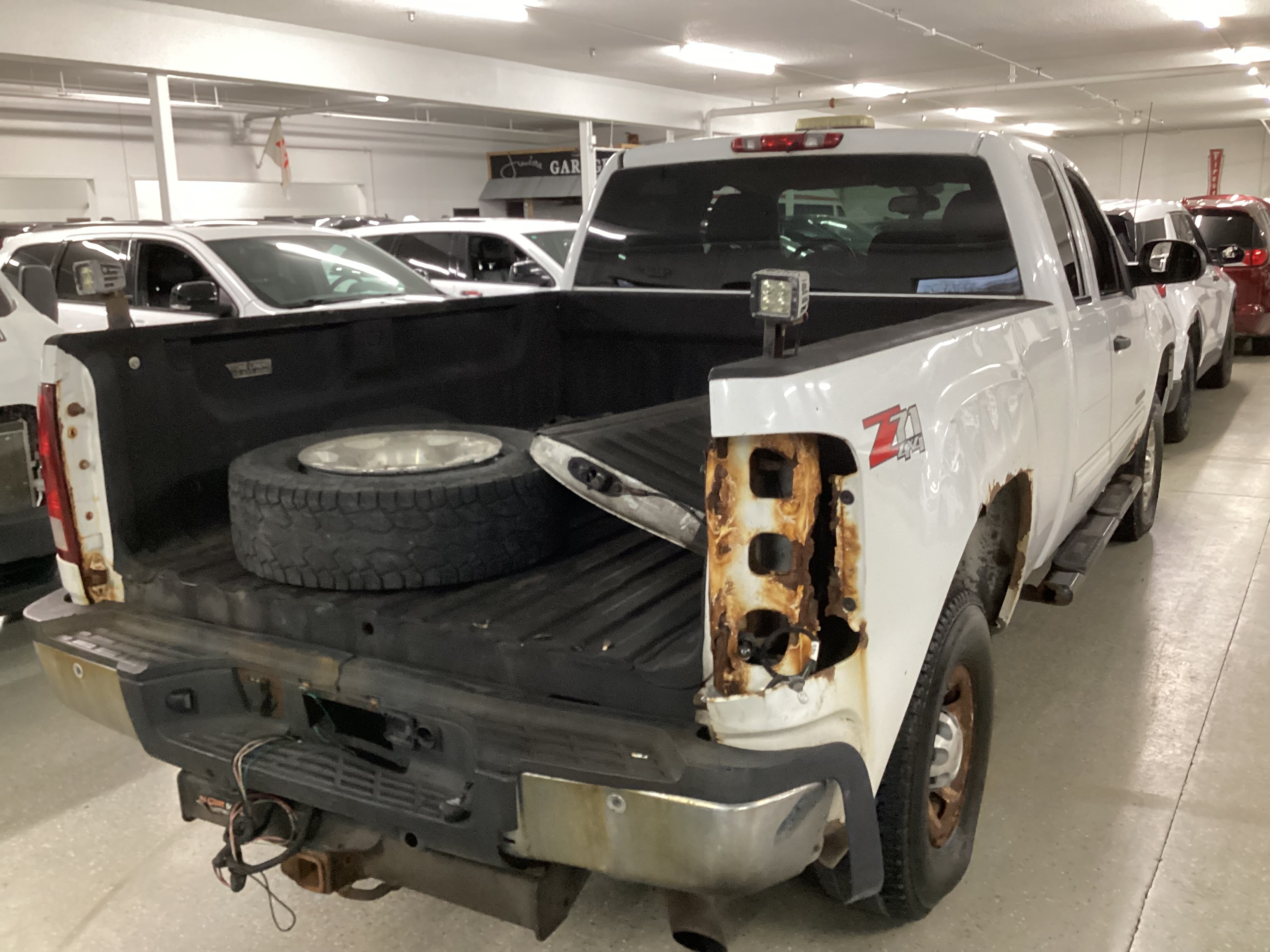 2010 GMC Sierra 2500HD SLE Ext. Cab 4WD - Image 3