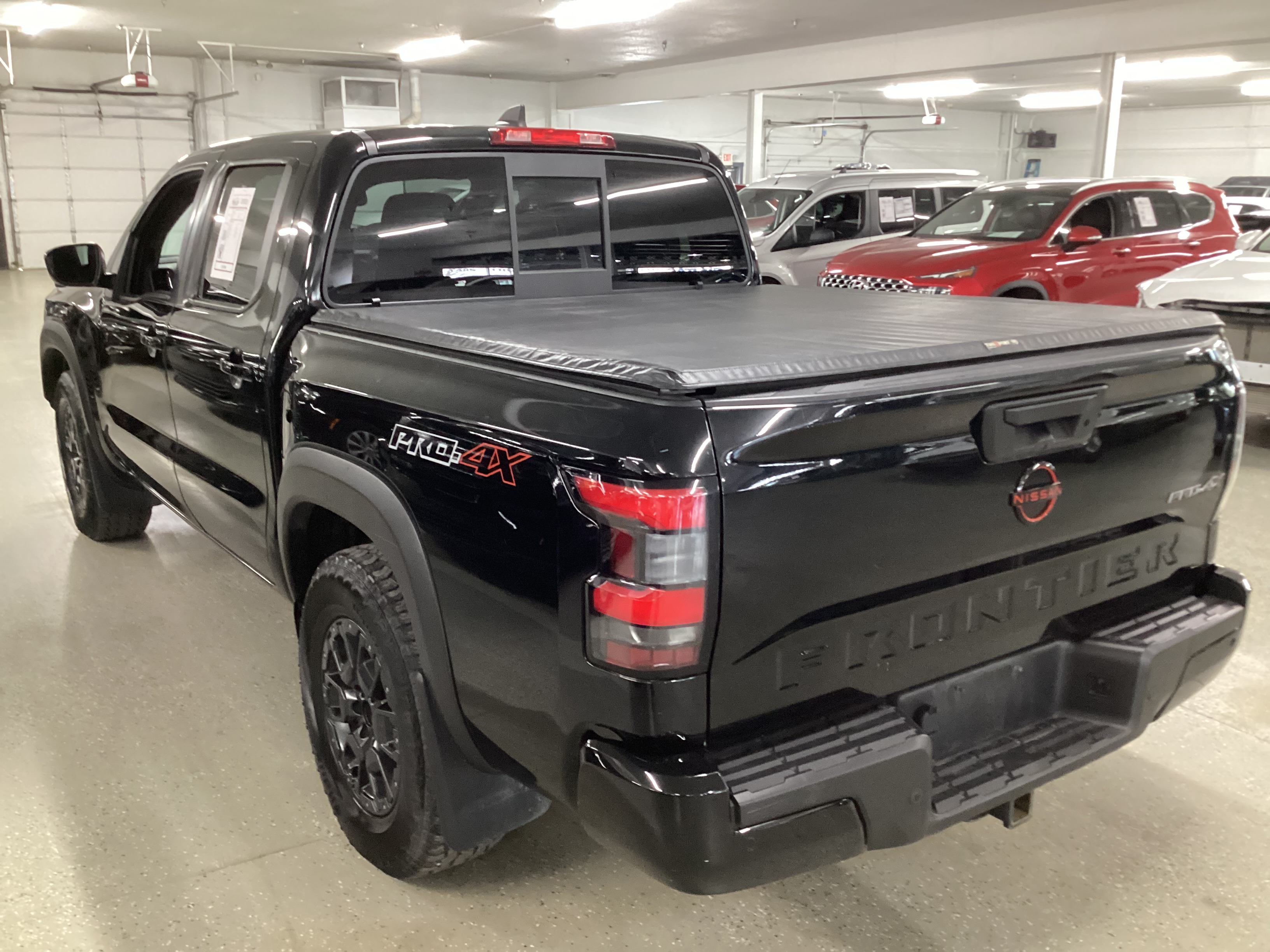 2022 NISSAN Frontier Crew Cab 4WD PRO-4X - Image 2