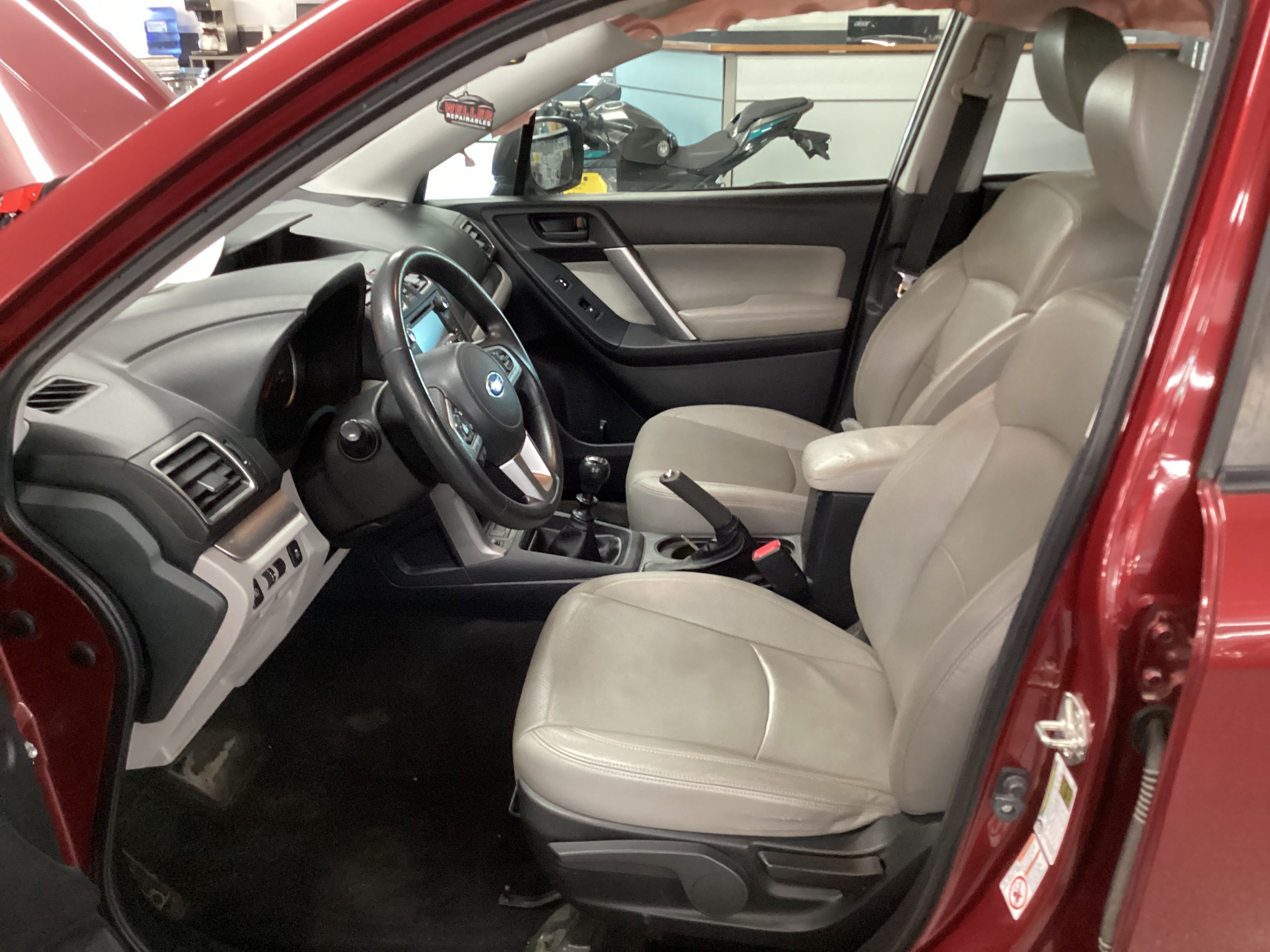 2017 SUBARU Forester Base AWD - Image 6