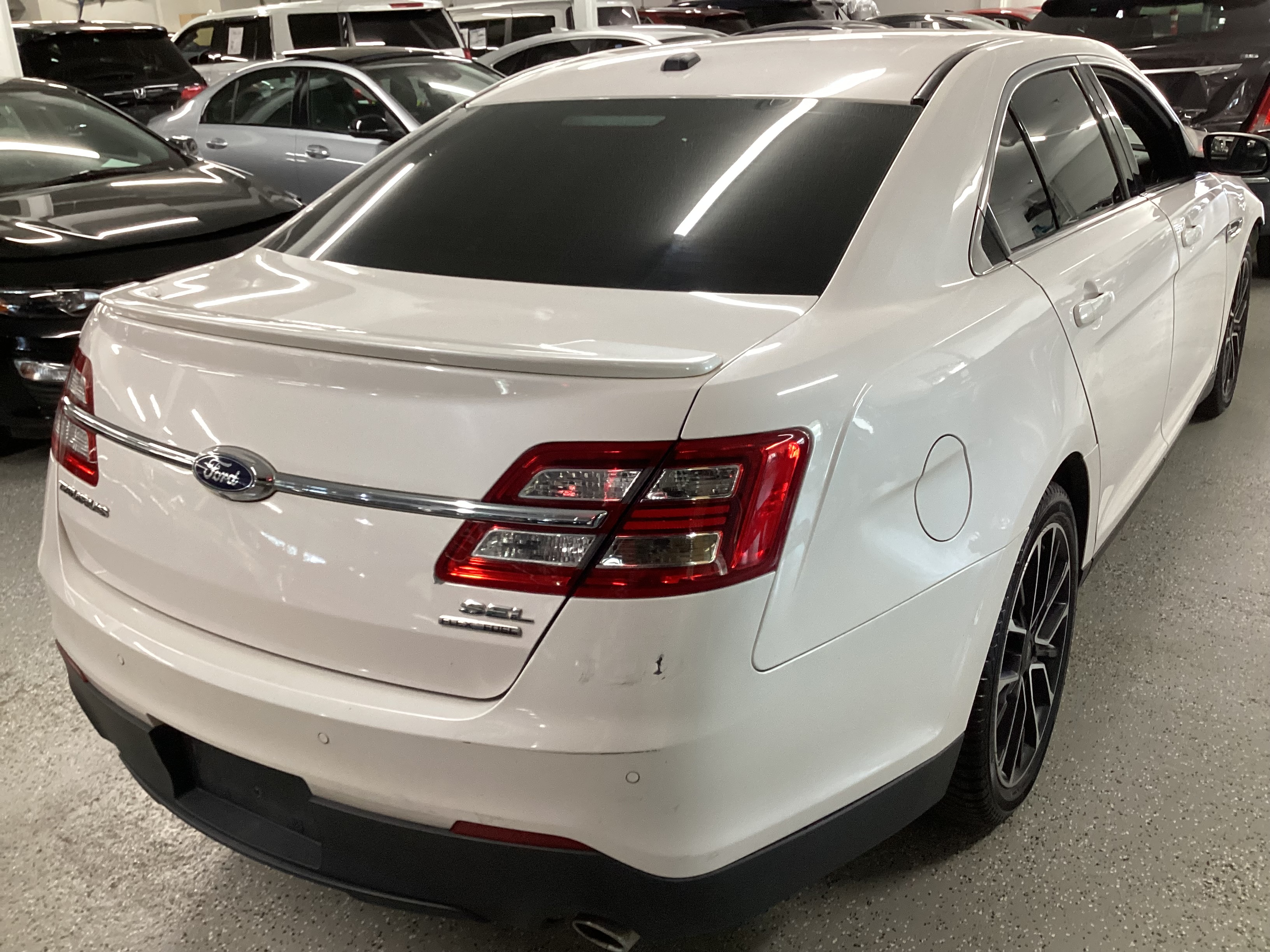 2017 FORD Taurus SEL - Image 3