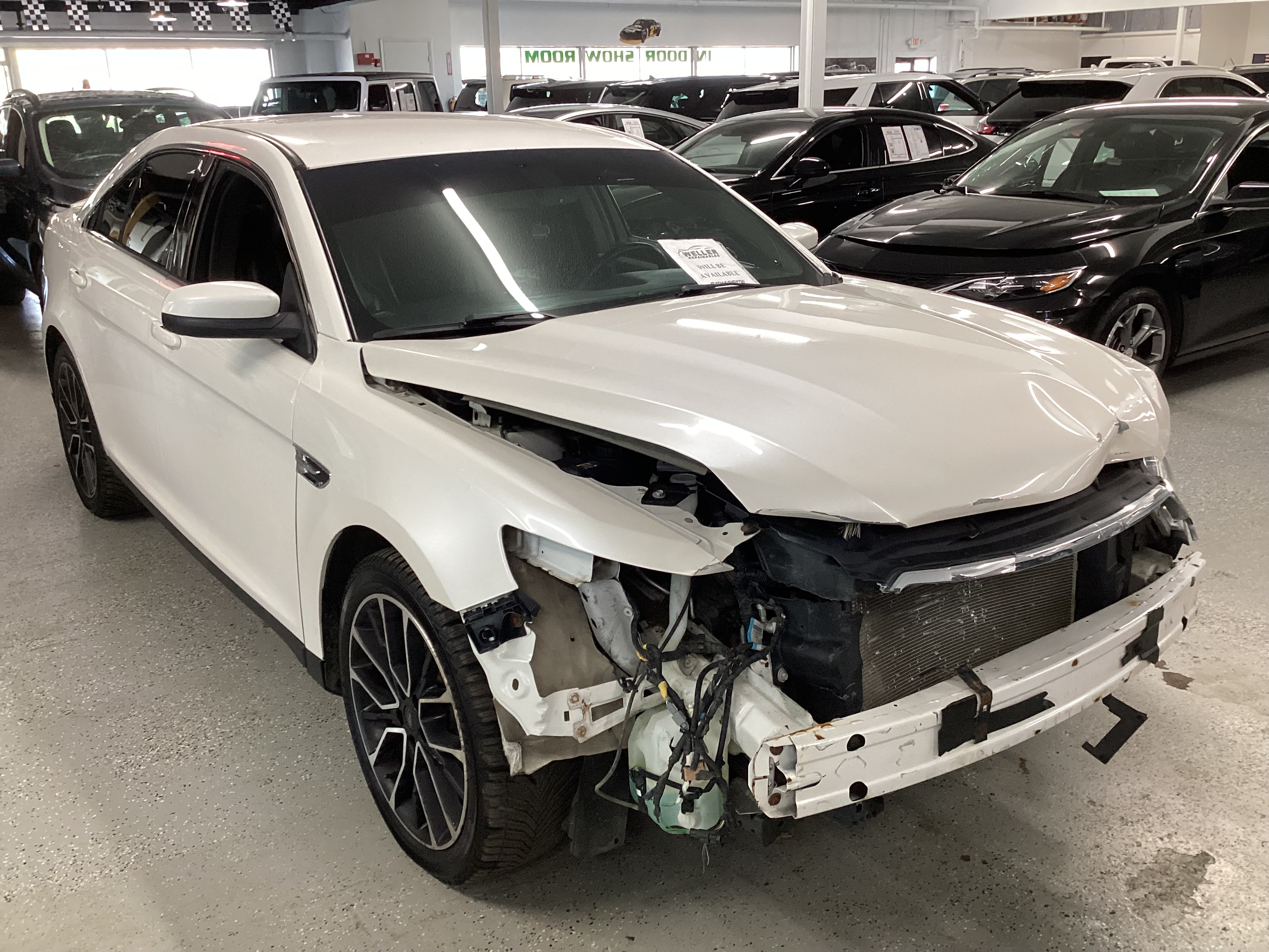 2017 FORD Taurus SEL - Image 4