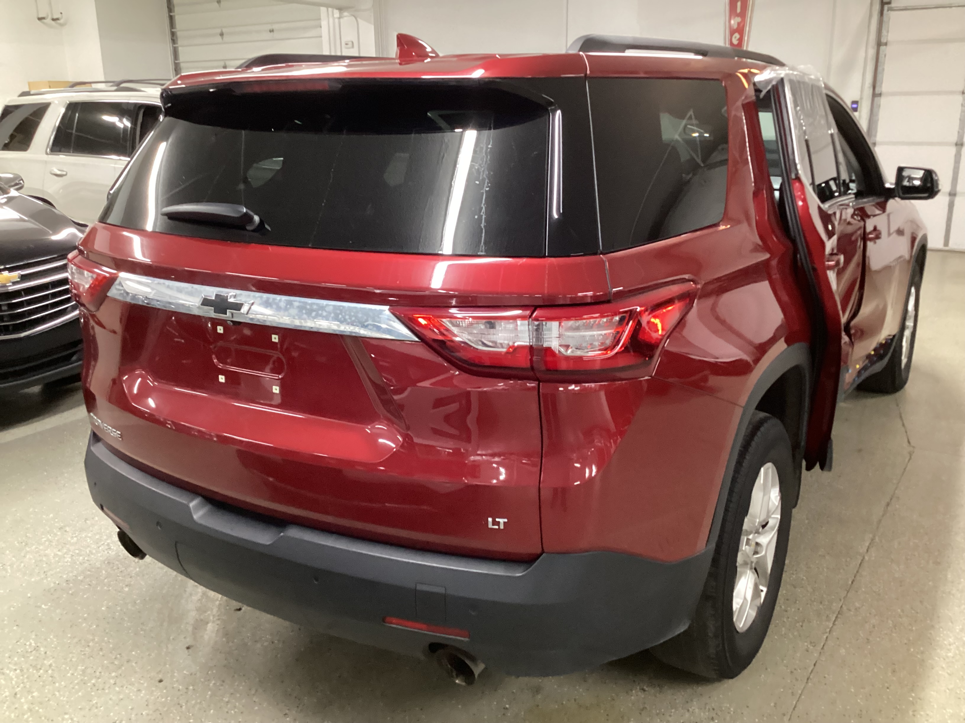 2021 CHEVROLET Traverse LT - Image 3