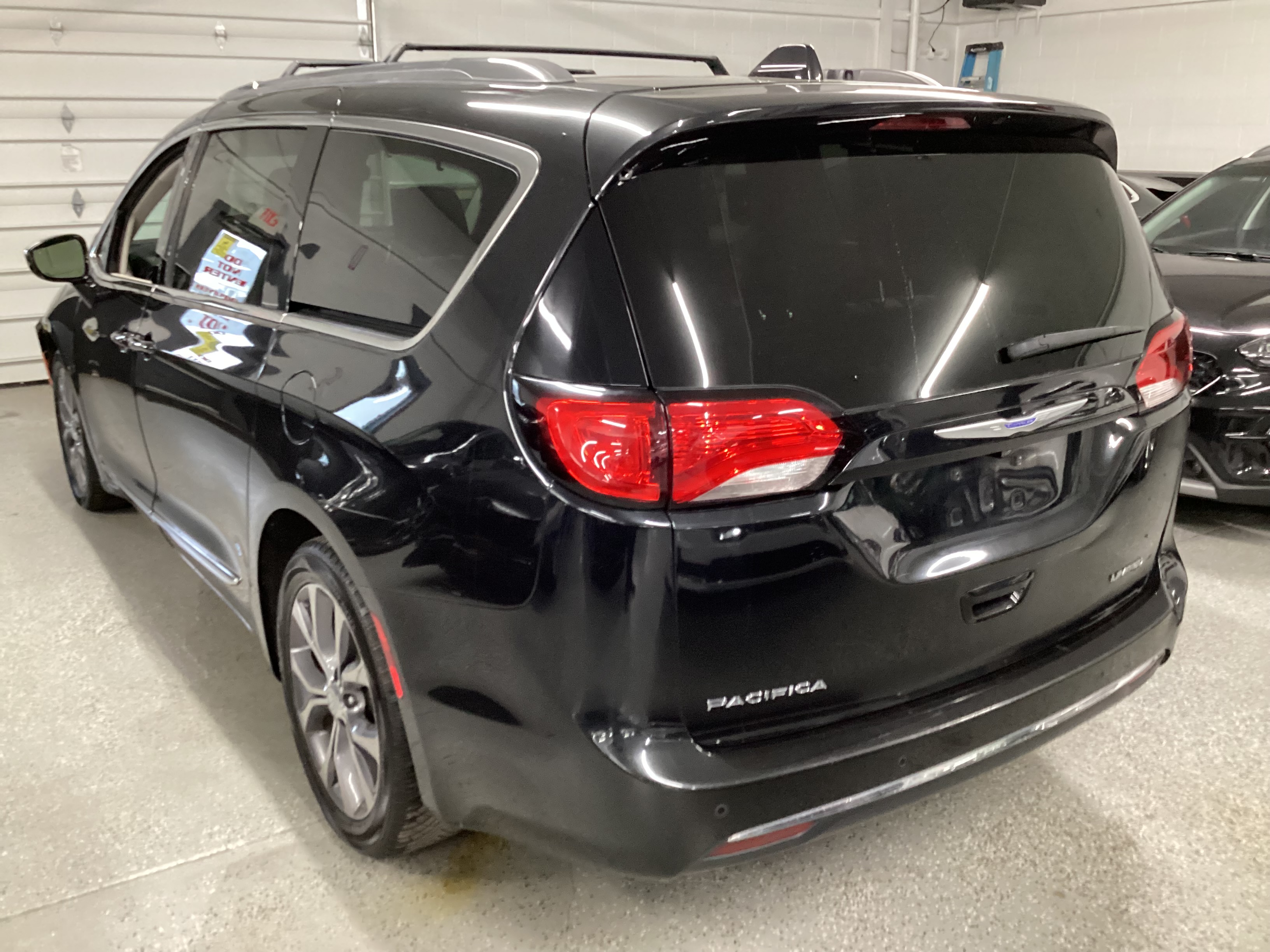 2018 CHRYSLER Pacifica Limited - Image 2