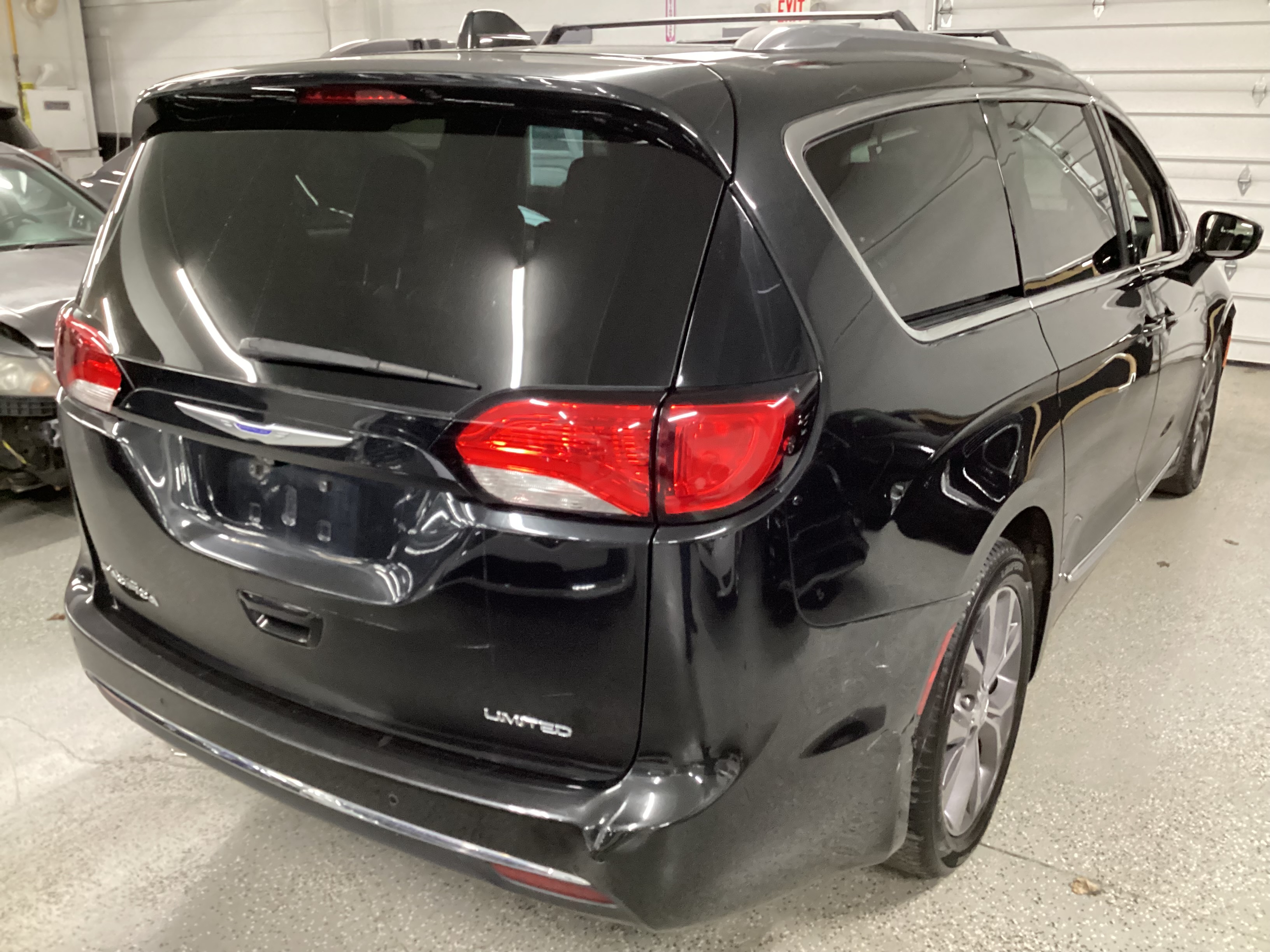 2018 CHRYSLER Pacifica Limited - Image 3
