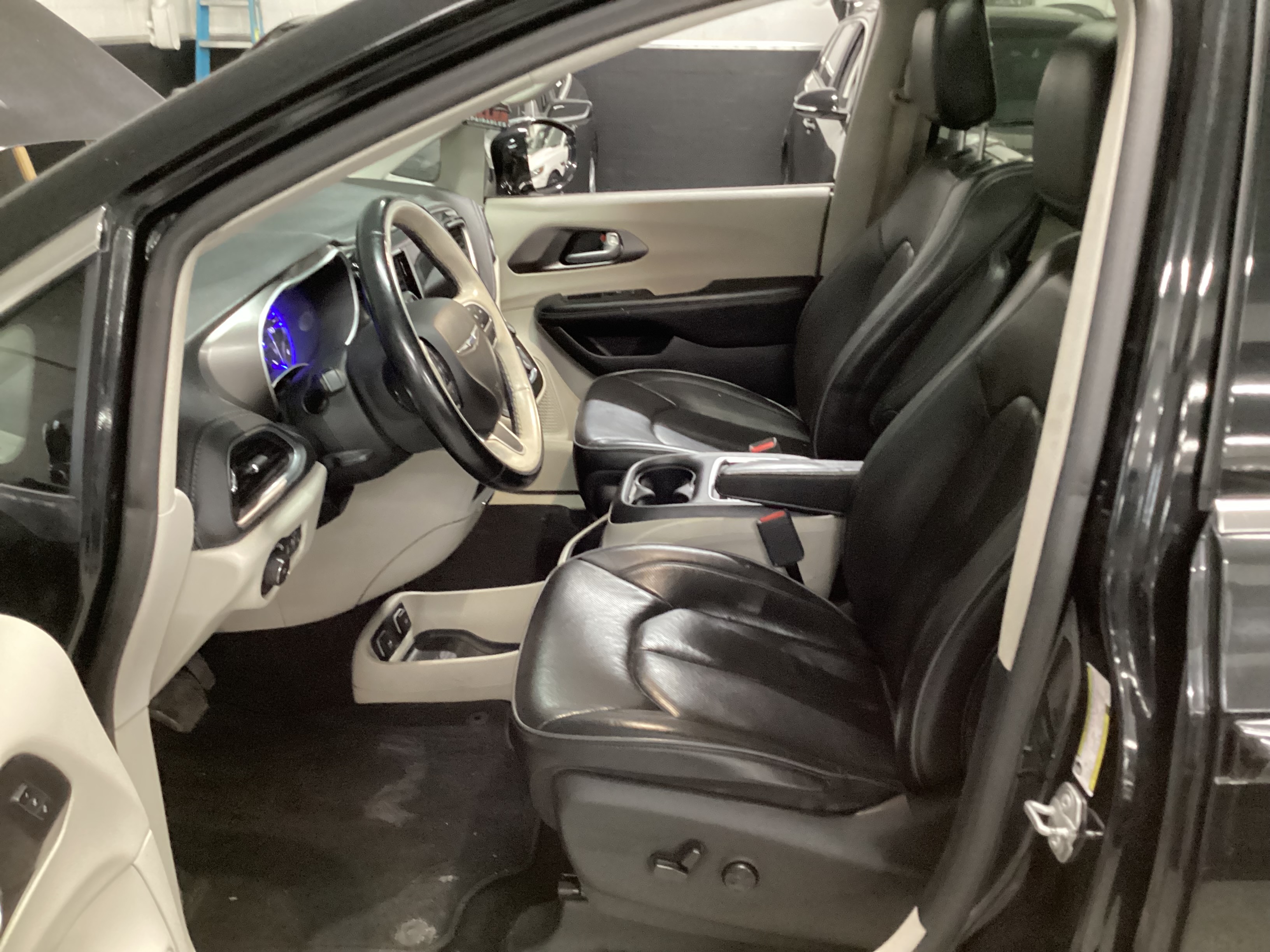 2018 CHRYSLER Pacifica Limited - Image 7