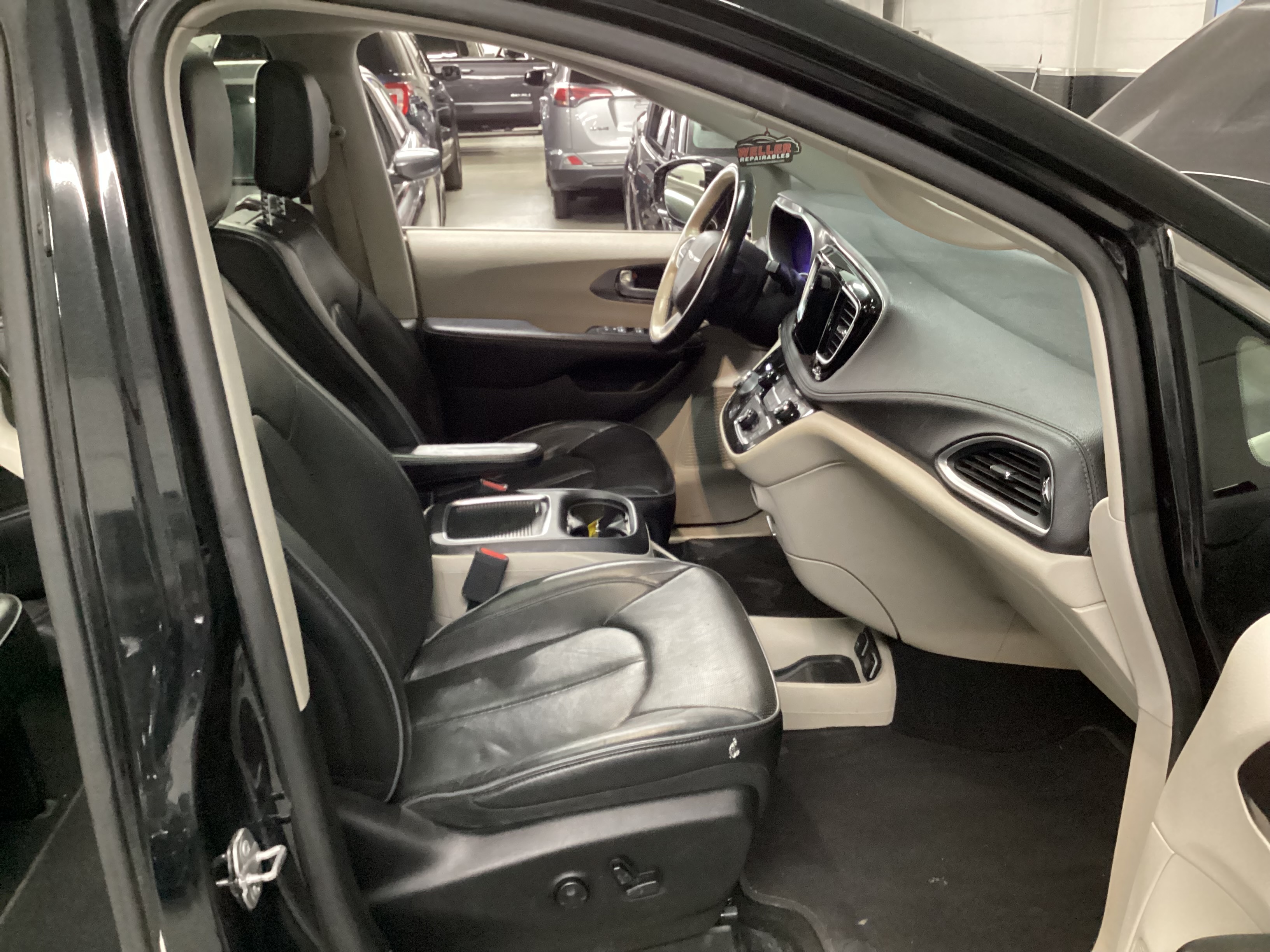 2018 CHRYSLER Pacifica Limited - Image 12