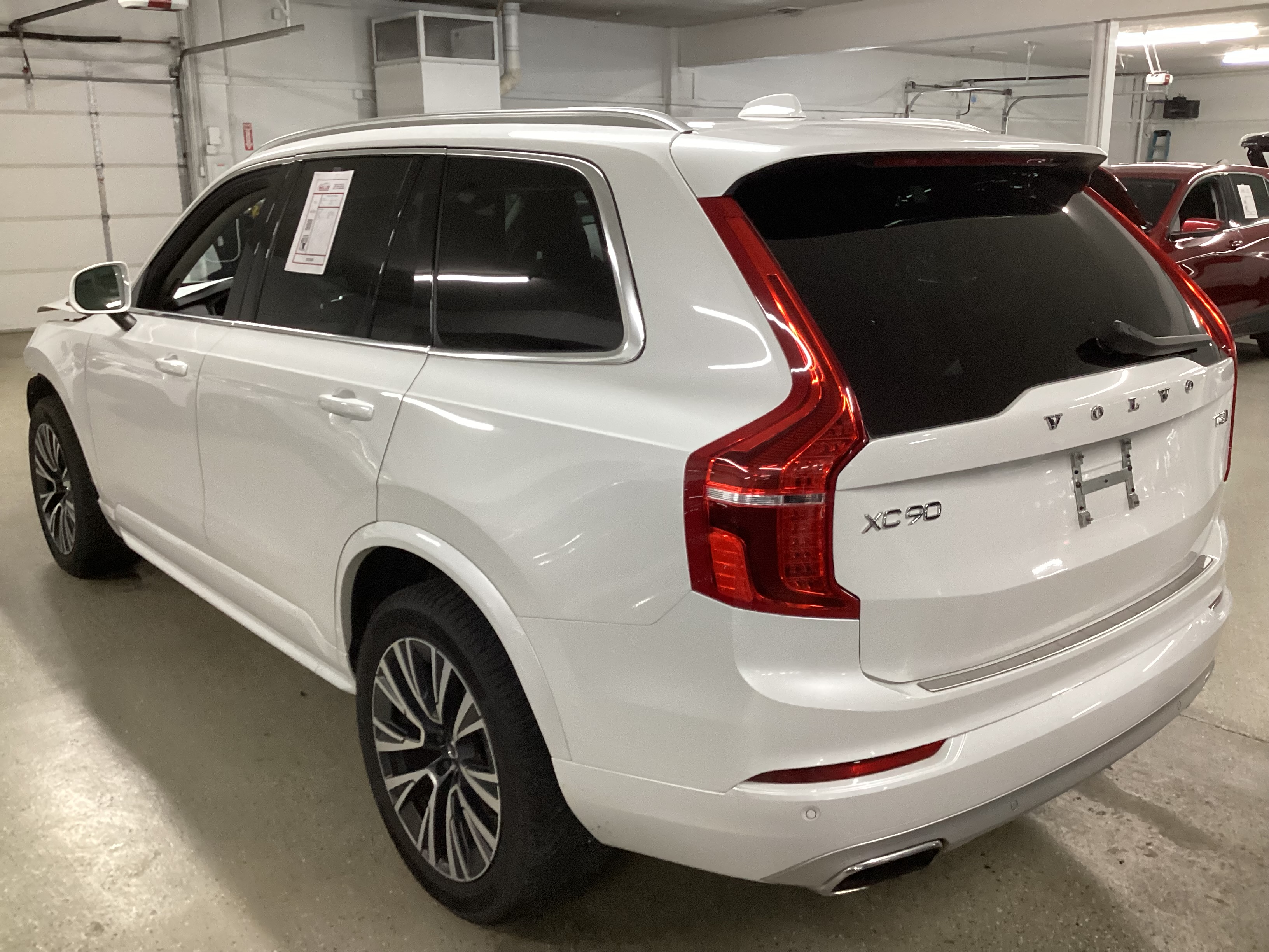 2021 VOLVO XC90 T5 AWD Momentum 7P - Image 2