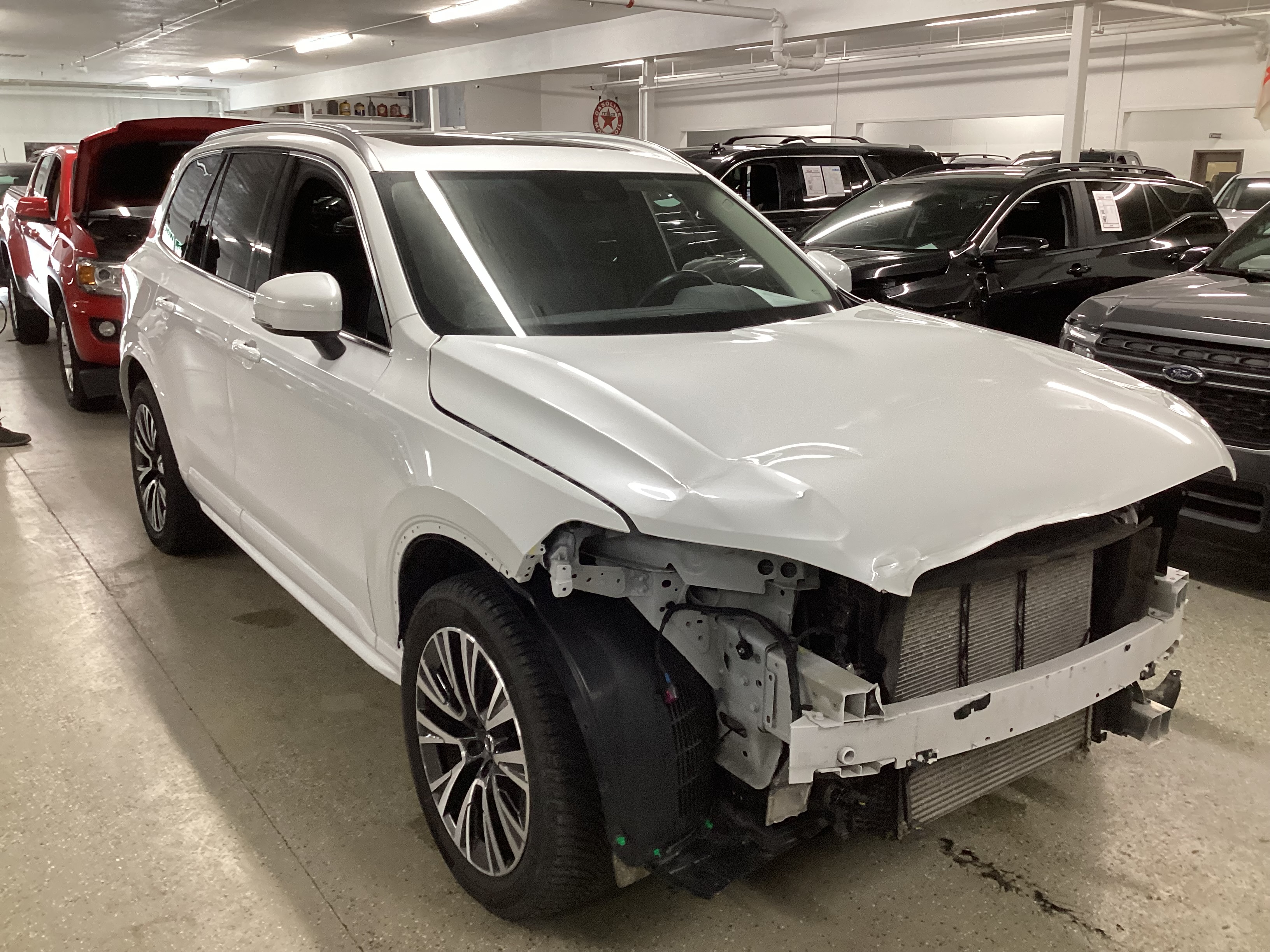 2021 VOLVO XC90 T5 AWD Momentum 7P - Image 4