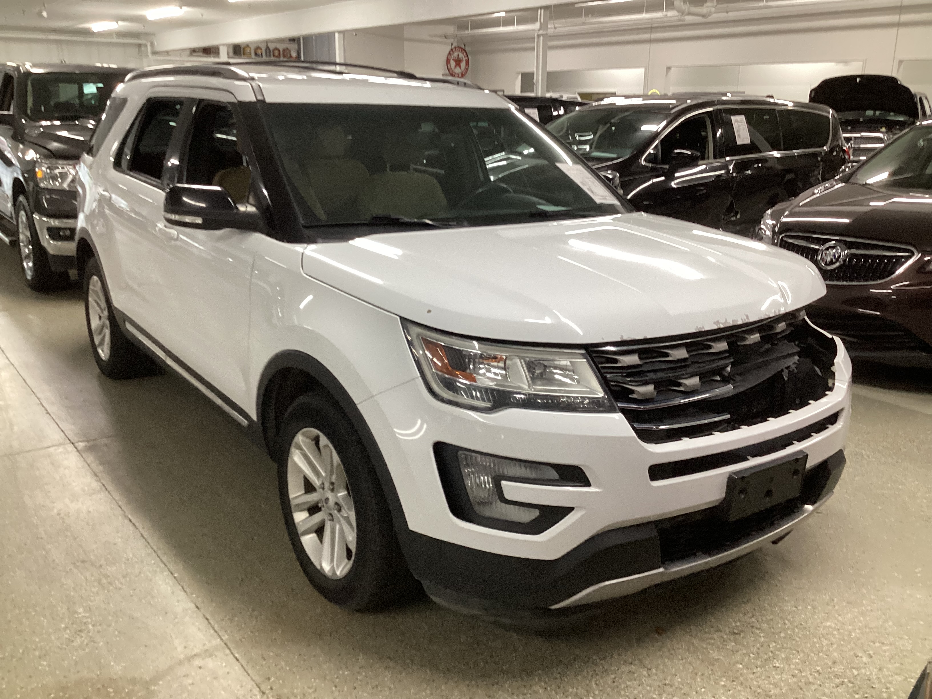 2016 FORD Explorer XLT - Image 4