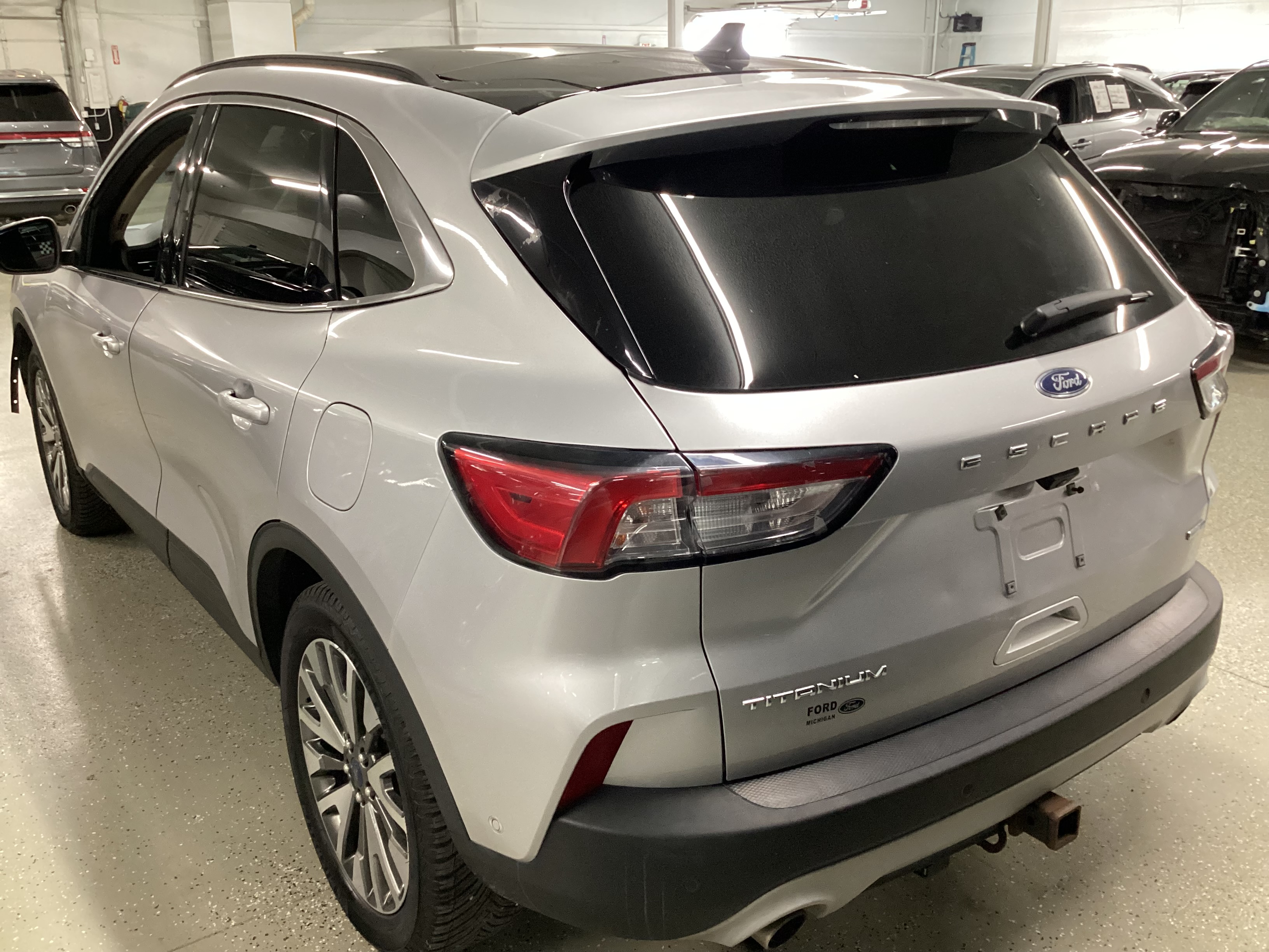 2020 FORD Escape Titanium 4WD - Image 2
