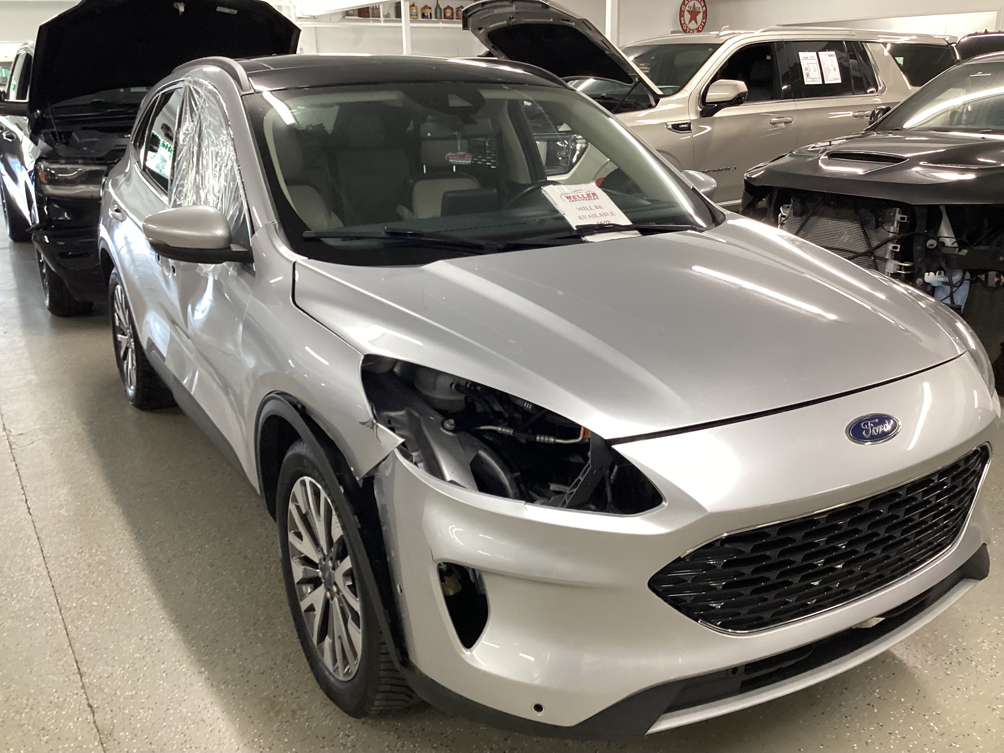 2020 FORD Escape Titanium 4WD - Image 4