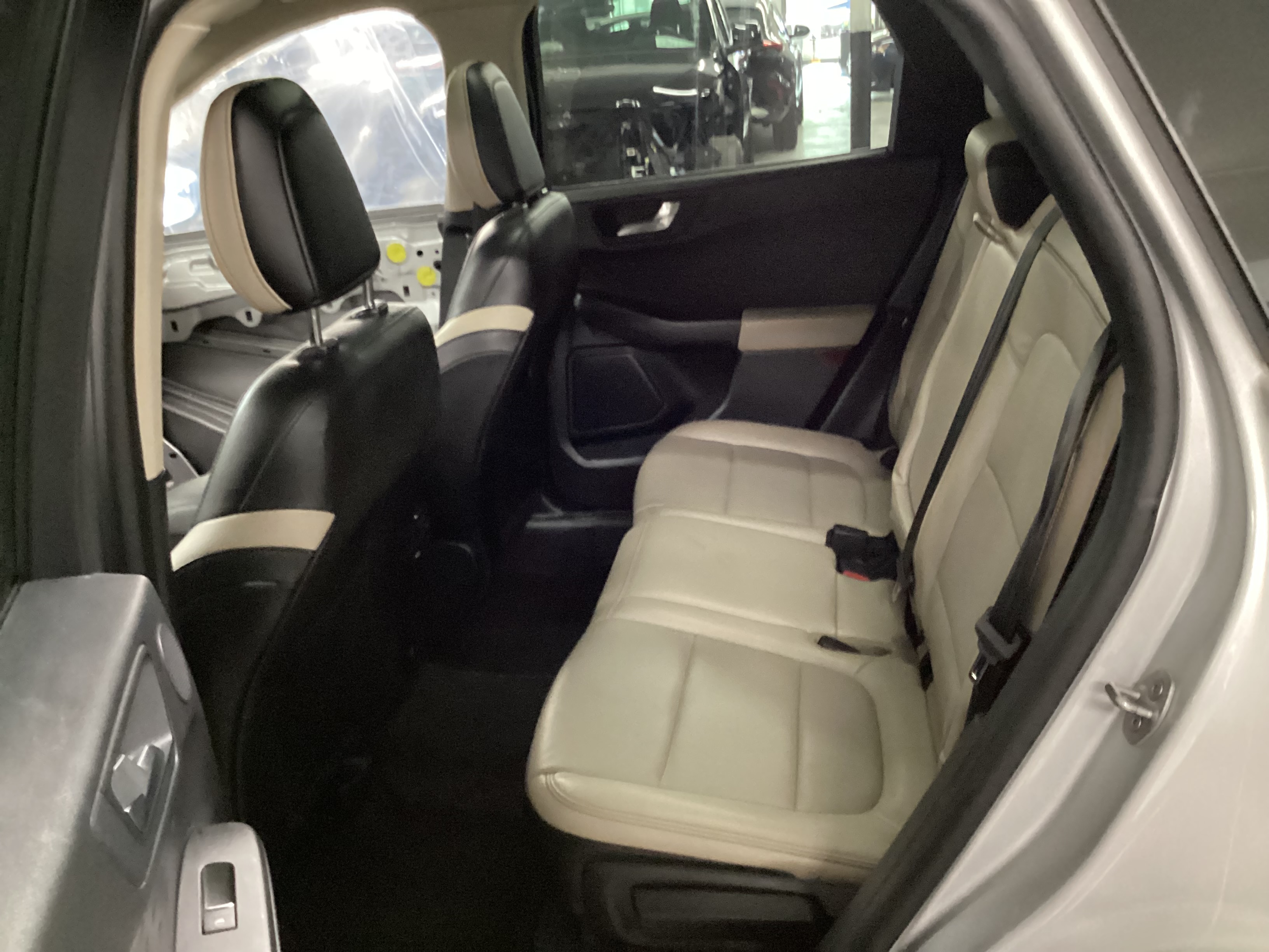 2020 FORD Escape Titanium 4WD - Image 6
