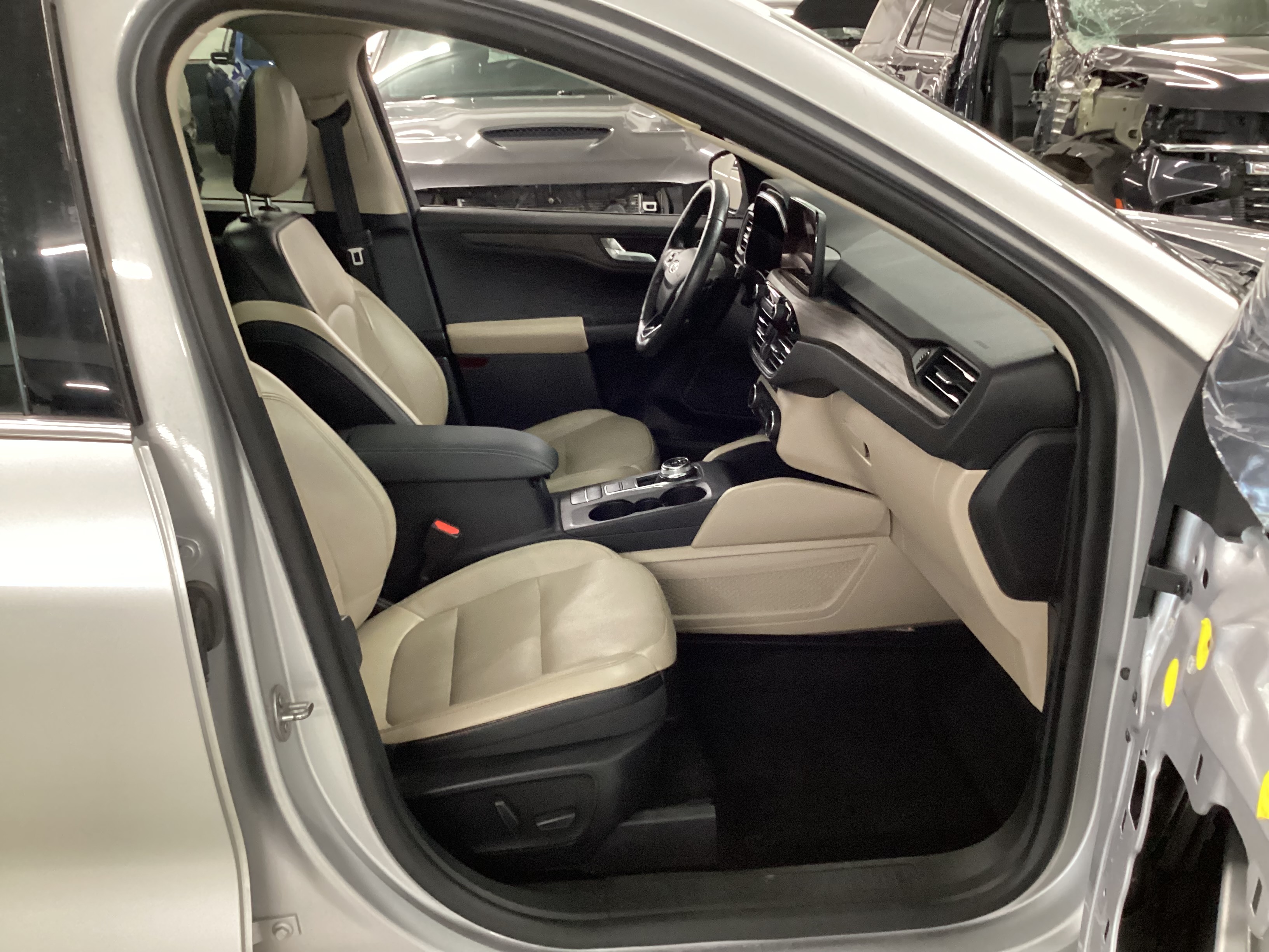2020 FORD Escape Titanium 4WD - Image 9